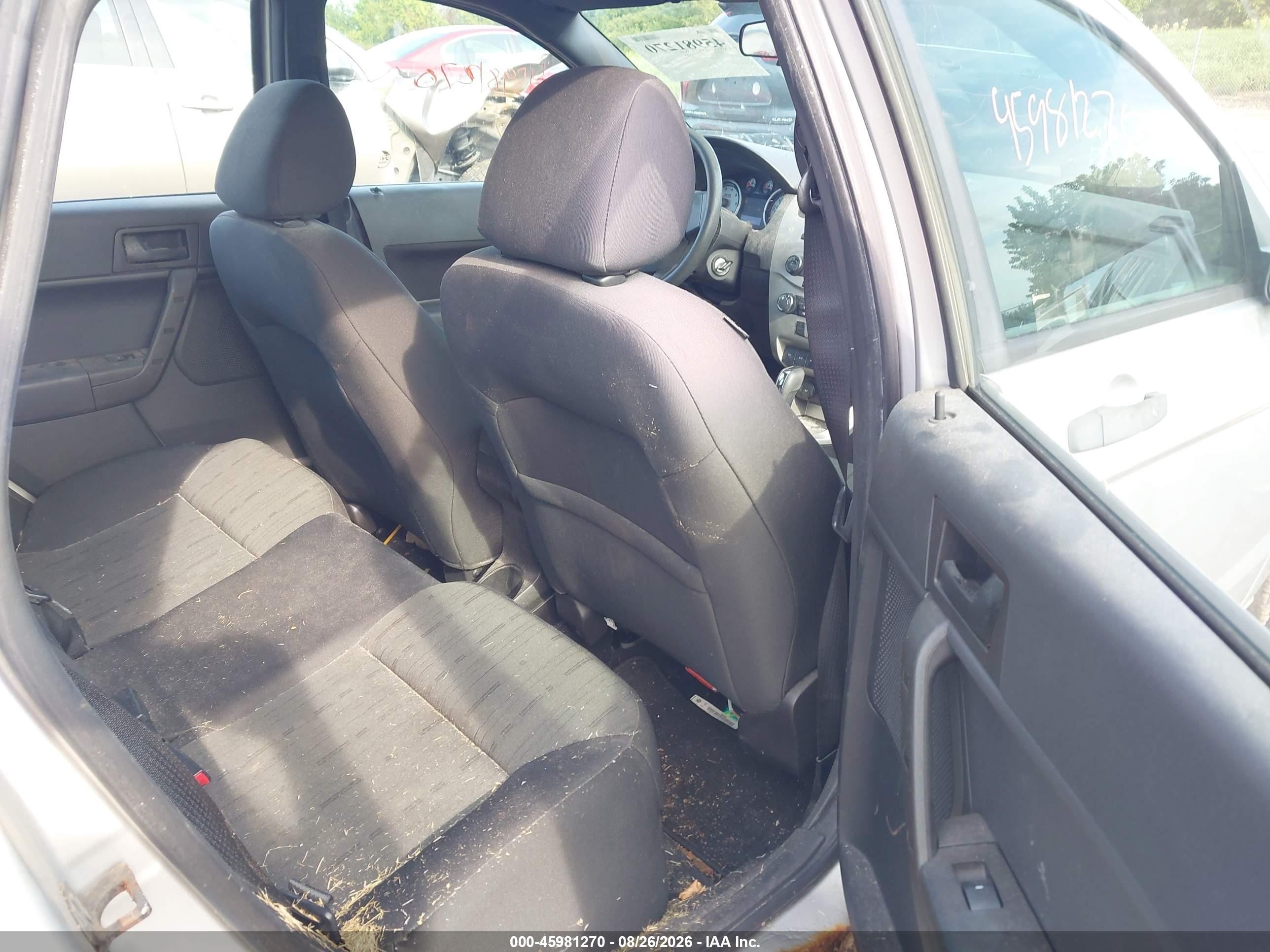 2011 Ford Focus Se Silver vin: 1FAHP3FN1BW121435