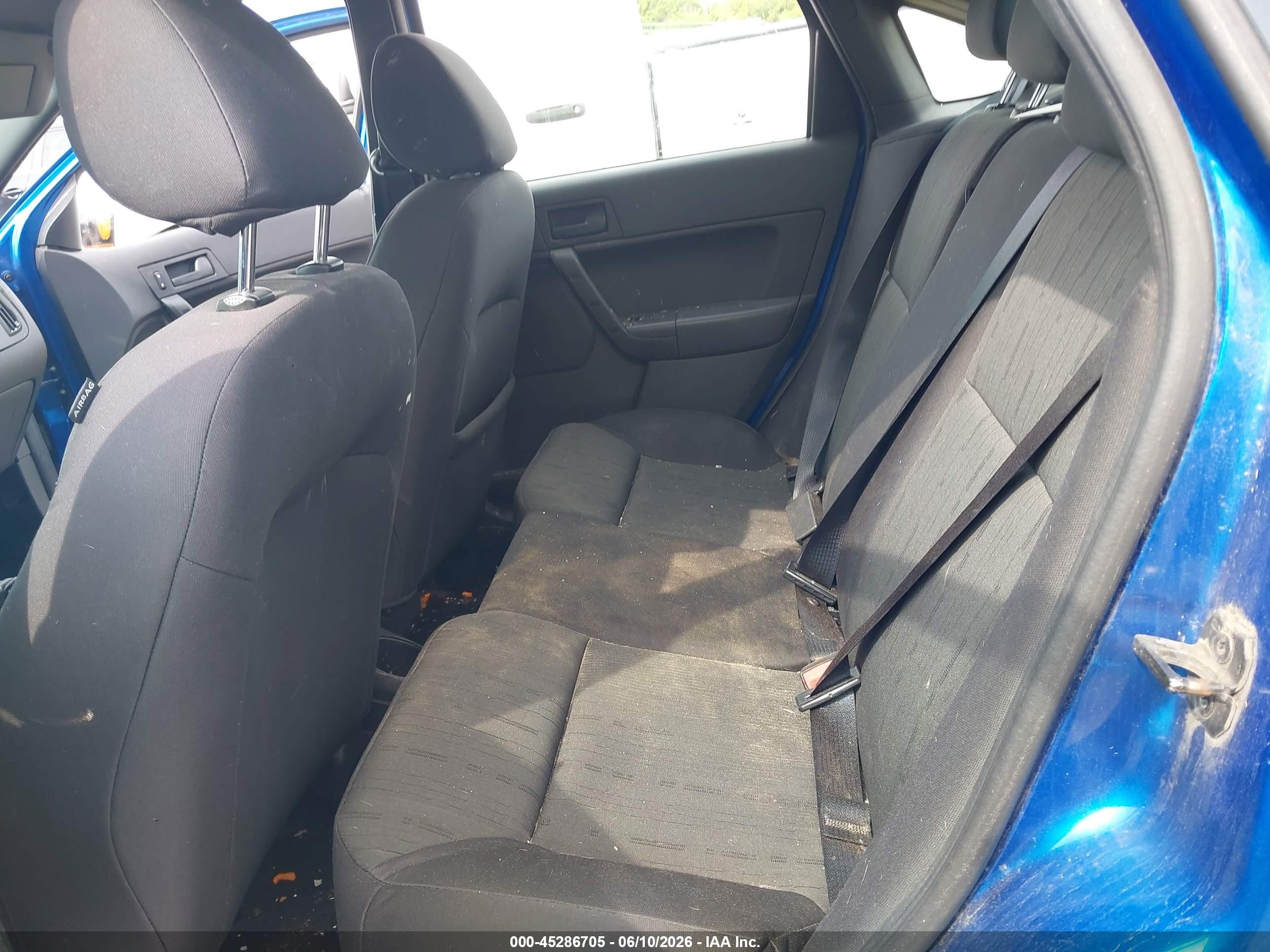 2011 Ford Focus Se Blue vin: 1FAHP3FN1BW132323