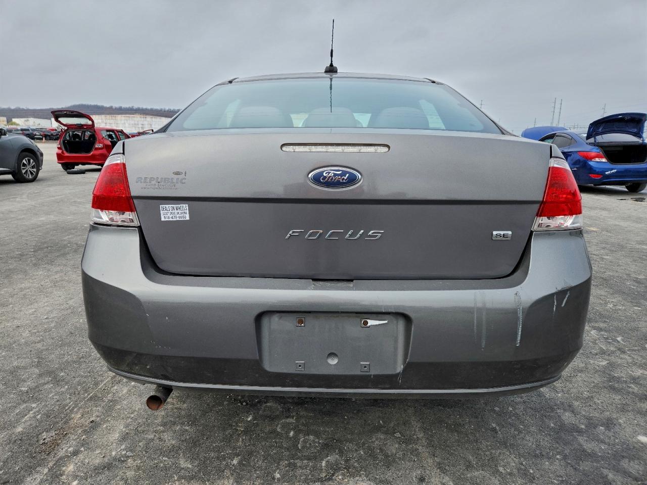 2011 Ford Focus Se Gray vin: 1FAHP3FN1BW165774