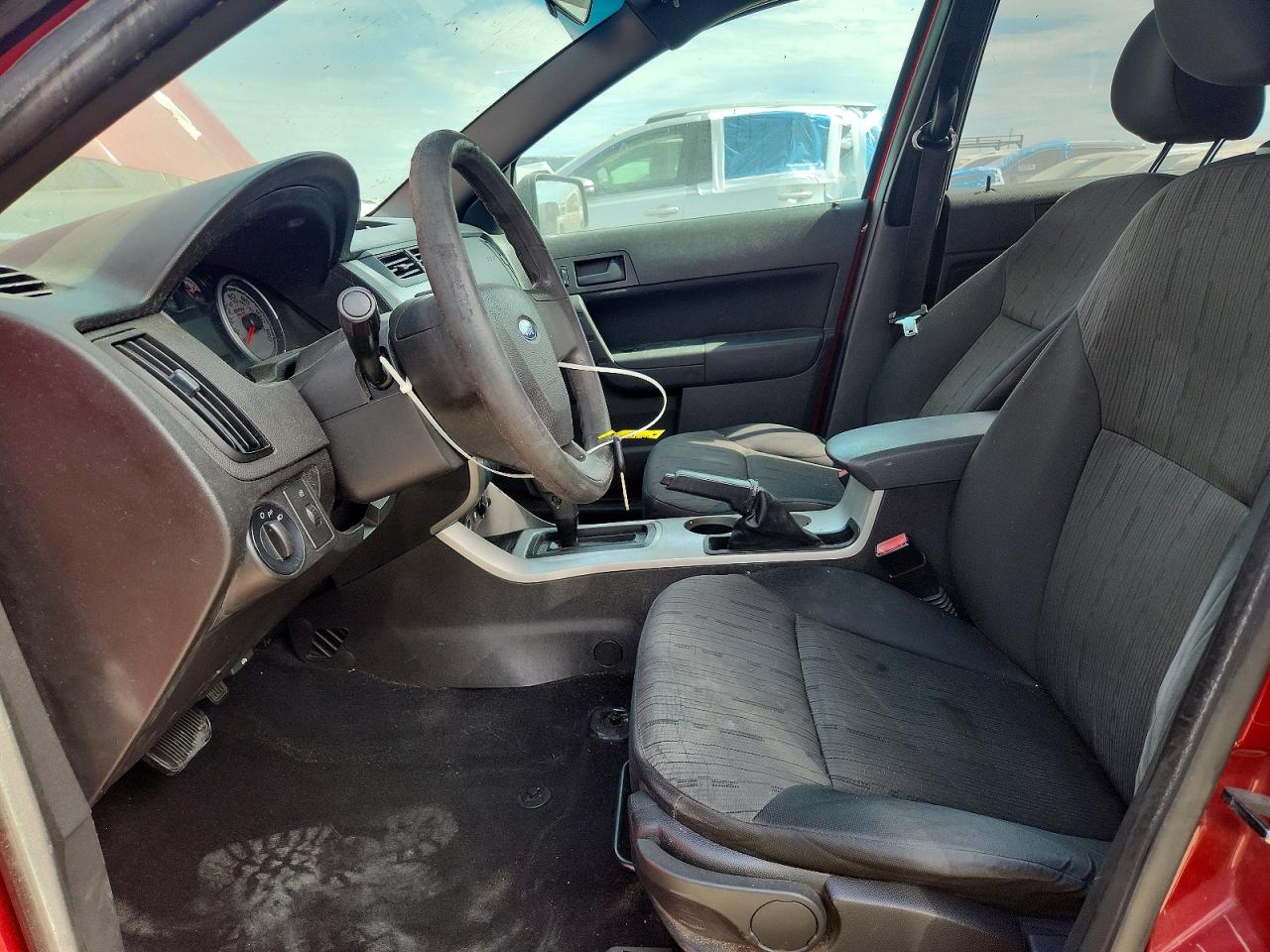 2010 Ford Focus Se Red vin: 1FAHP3FN2AW114153