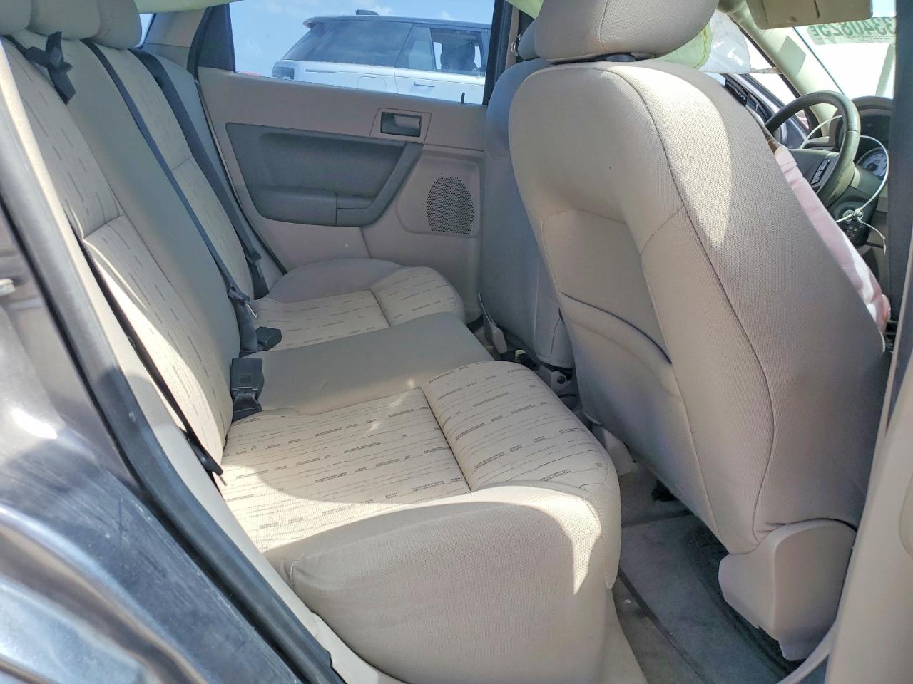 2010 Ford Focus Se Gray vin: 1FAHP3FN2AW132734