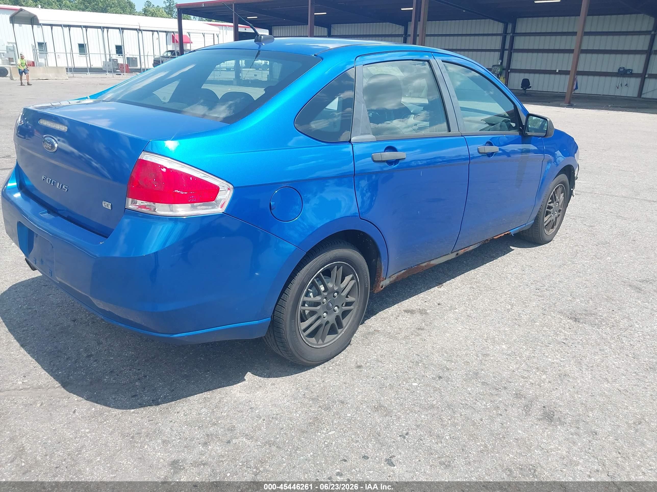 2010 Ford Focus Se Blue vin: 1FAHP3FN2AW136590