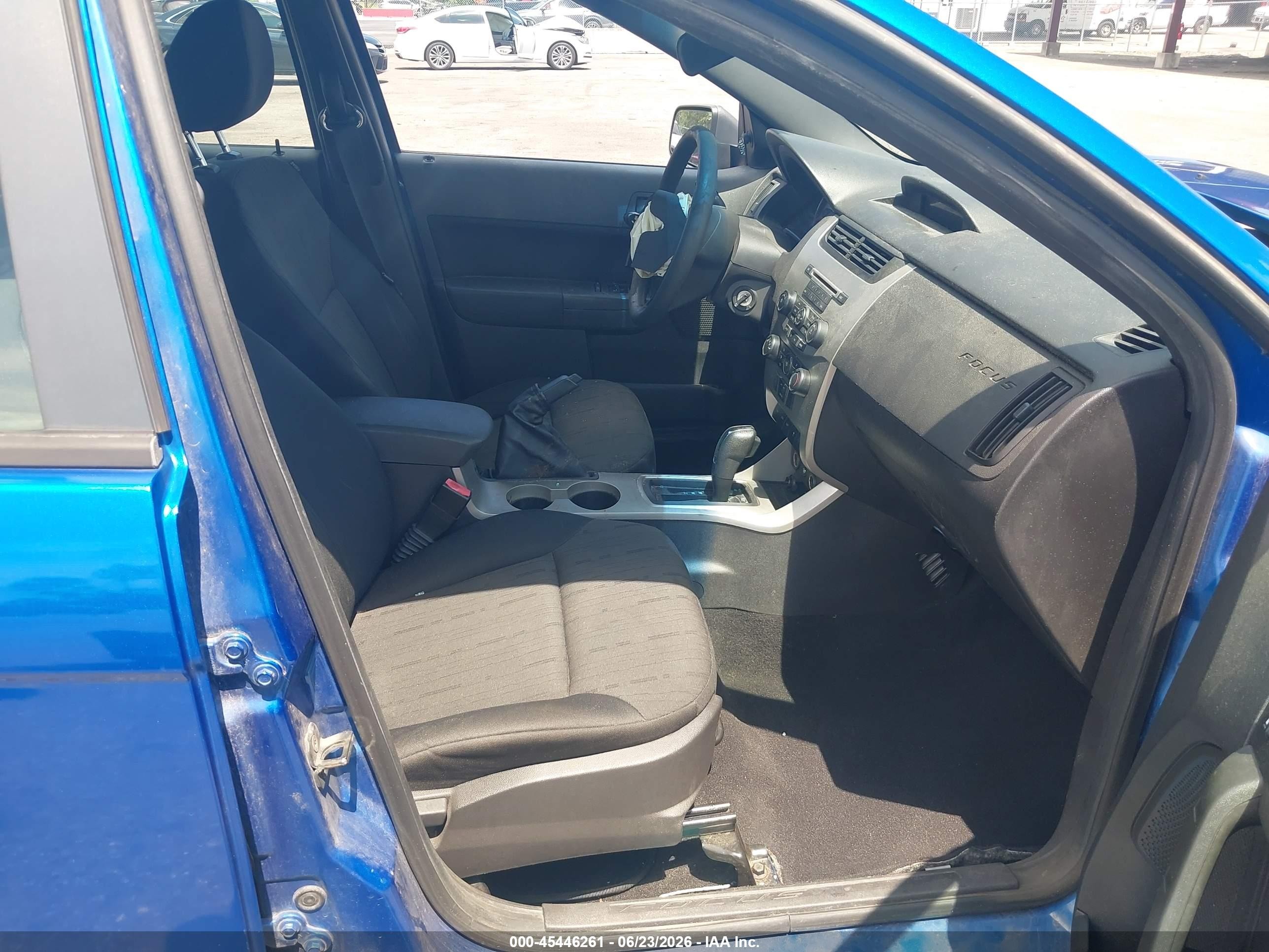 2010 Ford Focus Se Blue vin: 1FAHP3FN2AW136590