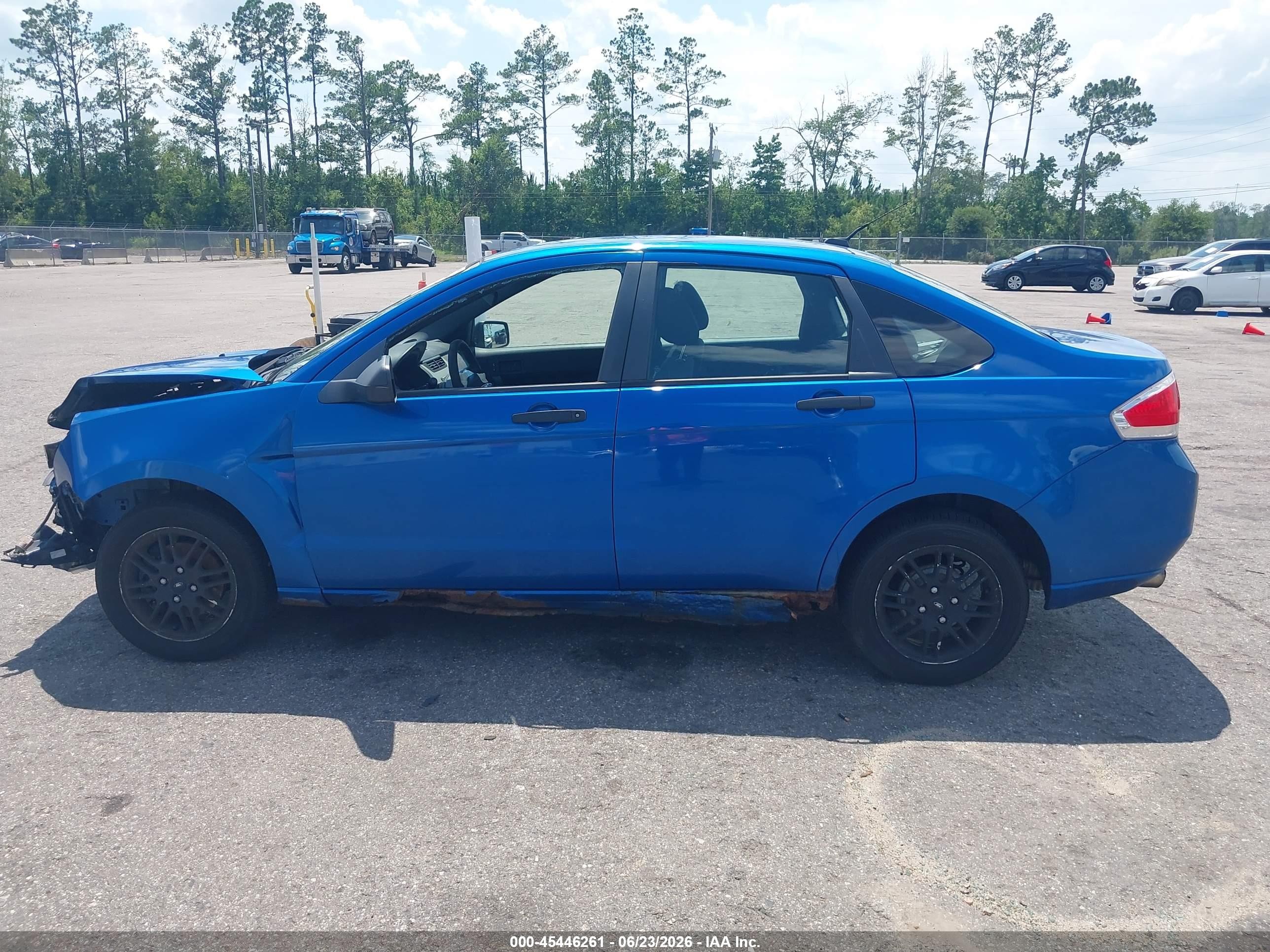 2010 Ford Focus Se Blue vin: 1FAHP3FN2AW136590
