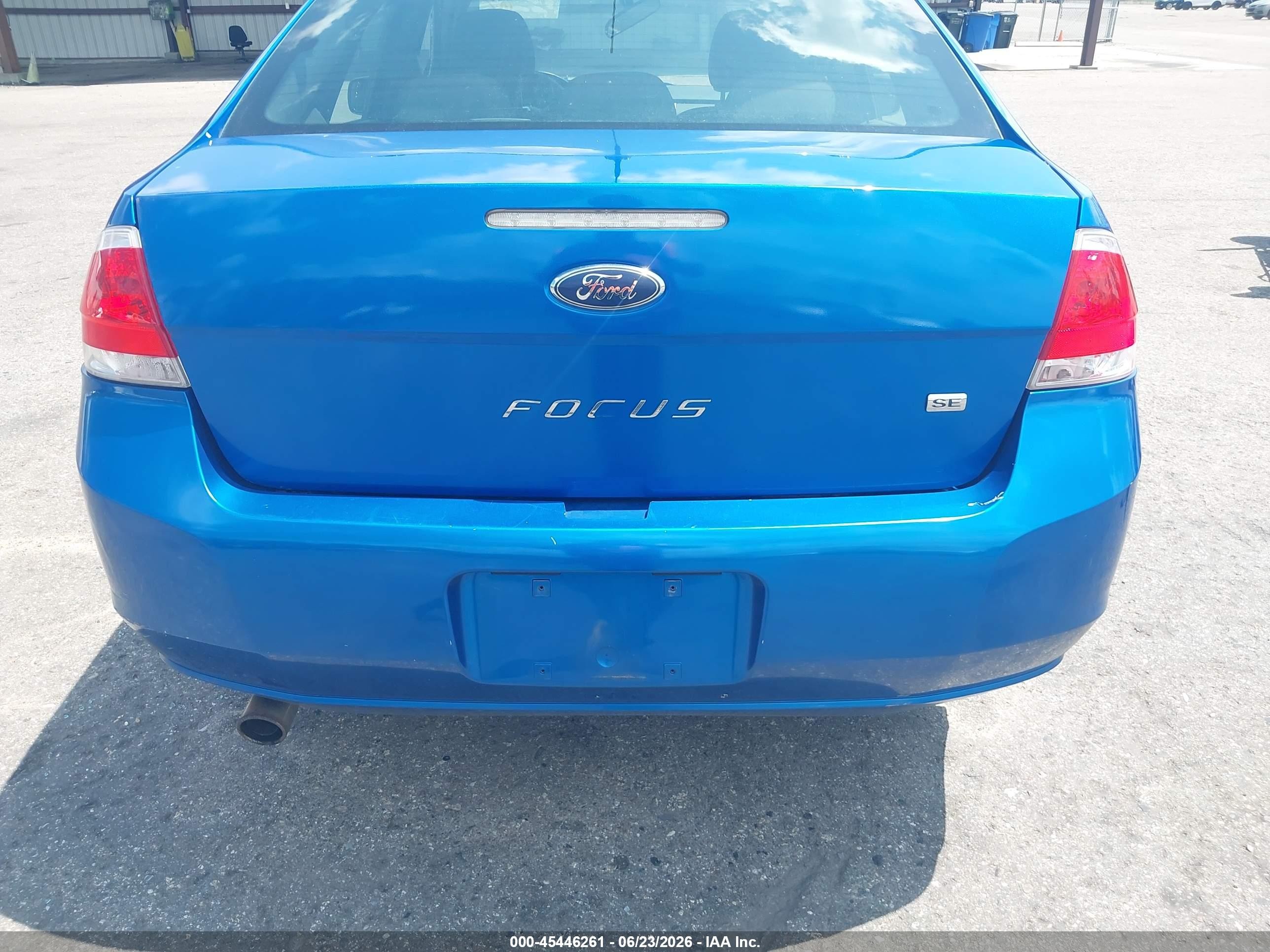 2010 Ford Focus Se Blue vin: 1FAHP3FN2AW136590