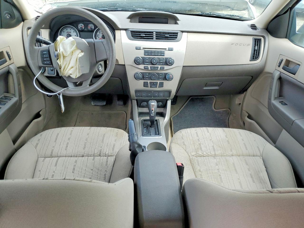 2010 Ford Focus Se Cream vin: 1FAHP3FN2AW168147