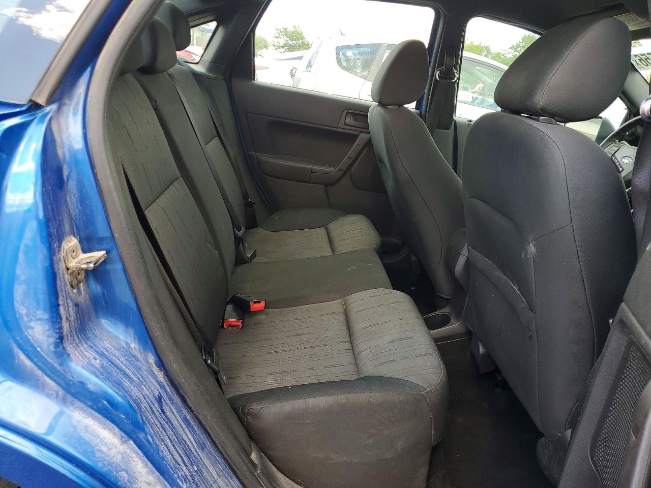 2010 Ford Focus Se Blue vin: 1FAHP3FN2AW205326