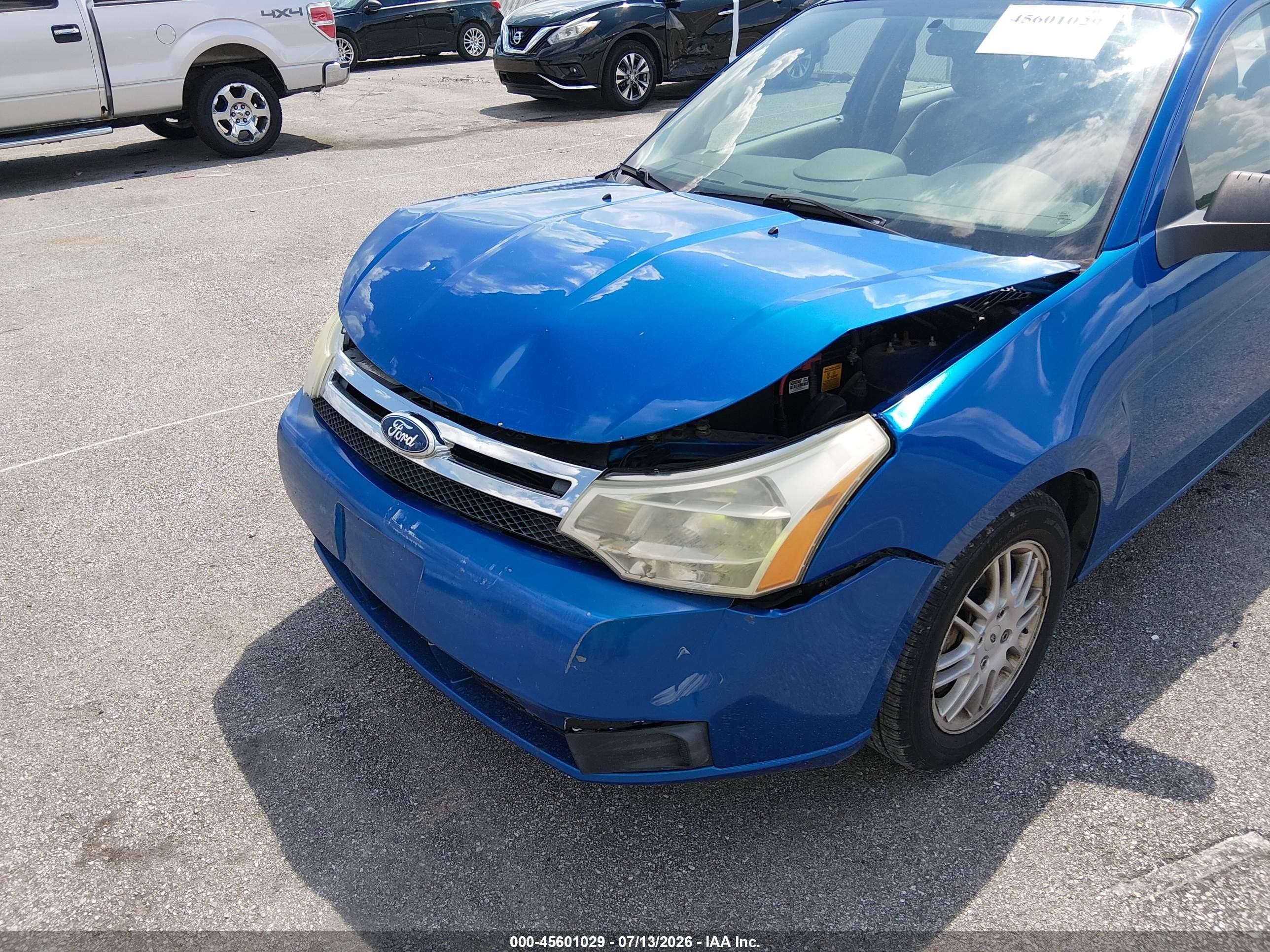 2010 Ford Focus Se Blue vin: 1FAHP3FN2AW261847