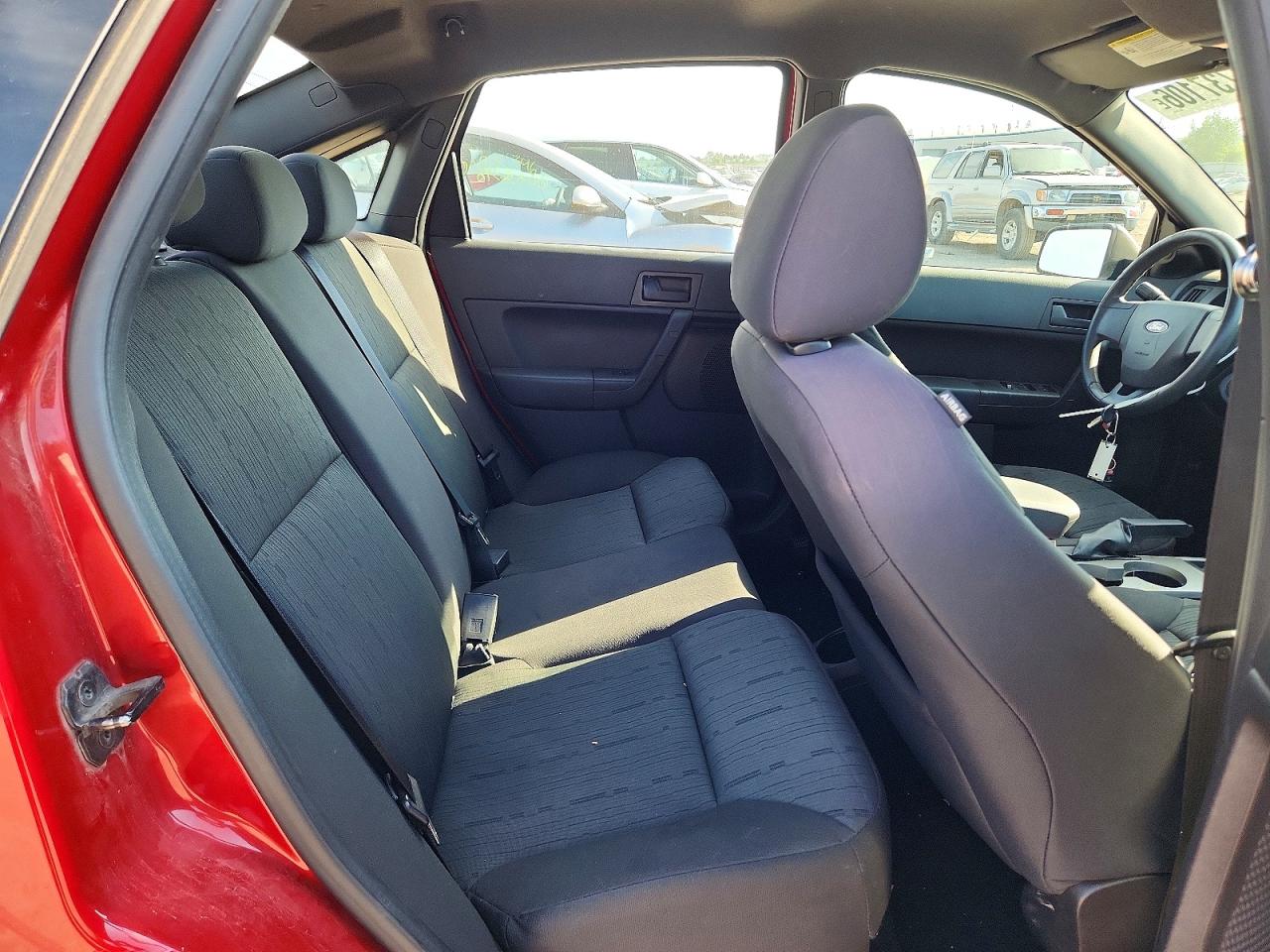 2010 Ford Focus Se Maroon vin: 1FAHP3FN2AW277255
