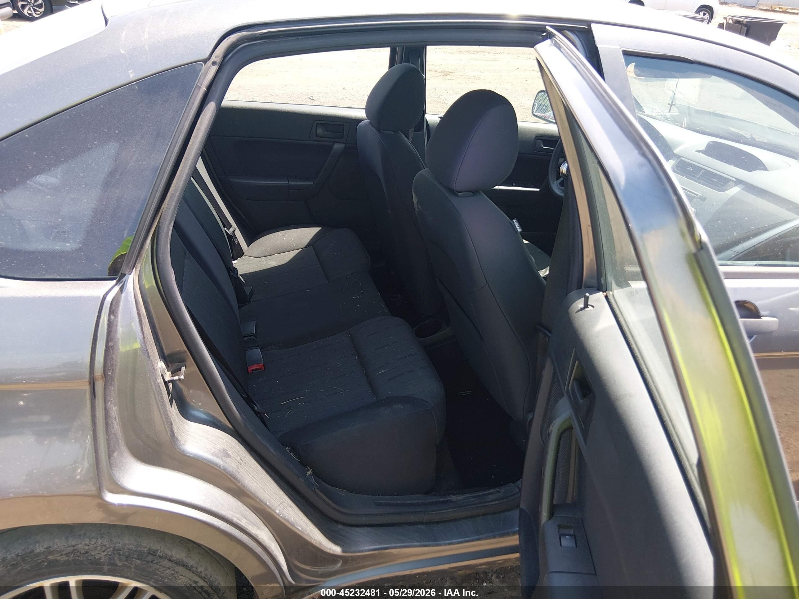 2010 Ford Focus Se Gray vin: 1FAHP3FN2AW278843