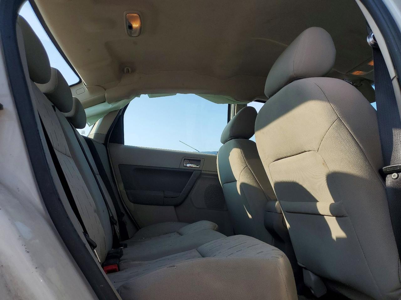 2010 Ford Focus Se White vin: 1FAHP3FN2AW284156