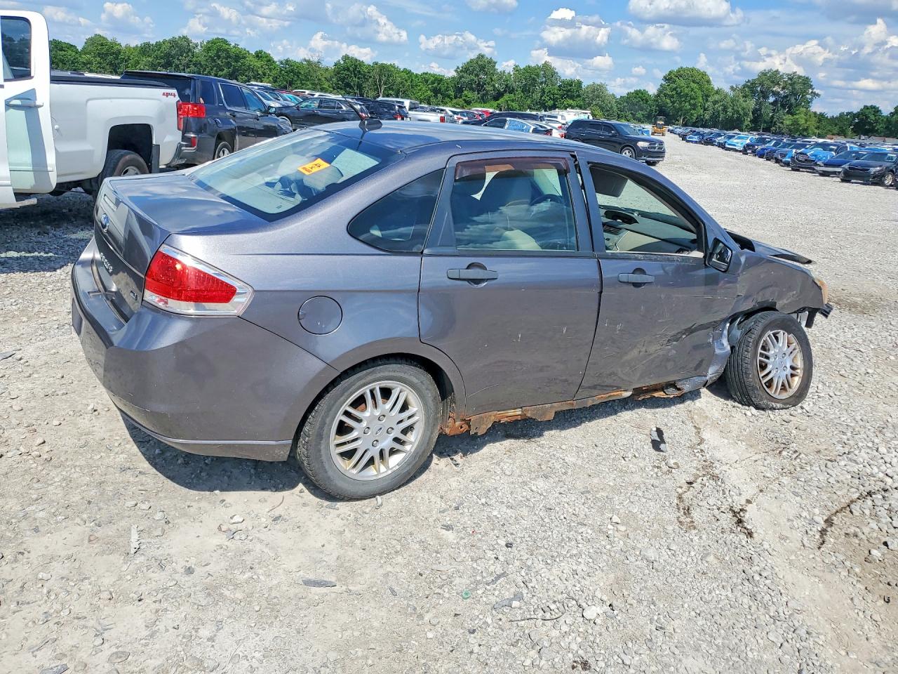 2011 Ford Focus Se Silver vin: 1FAHP3FN2BW105986