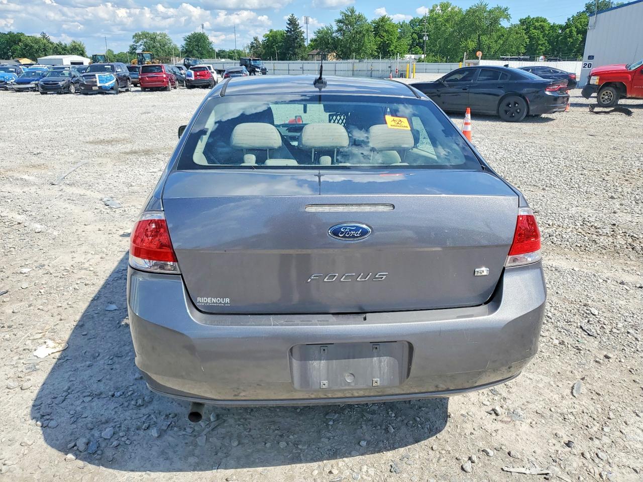 2011 Ford Focus Se Silver vin: 1FAHP3FN2BW105986