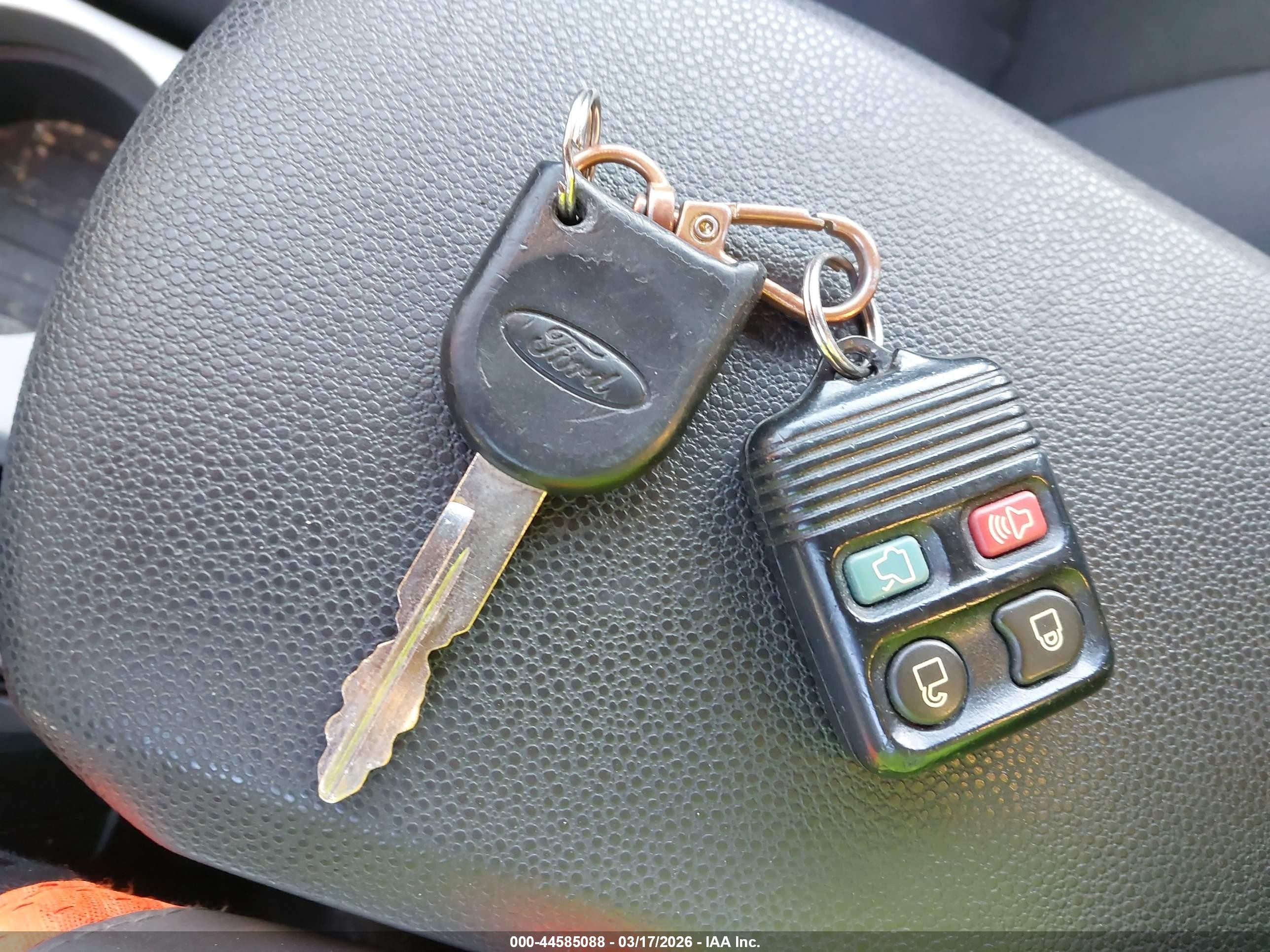 2011 Ford Focus Se Red vin: 1FAHP3FN2BW122514