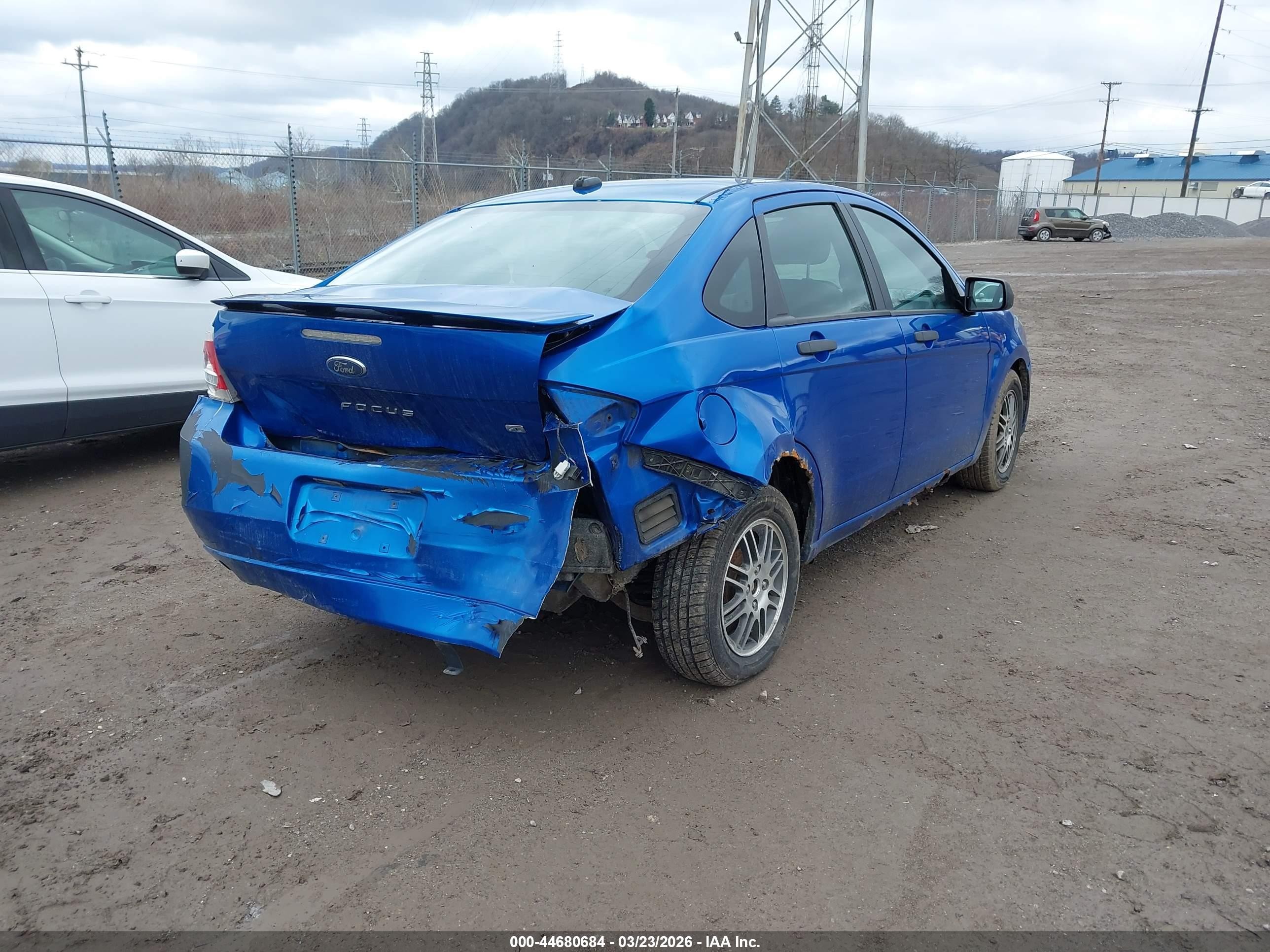 2011 Ford Focus Se Blue vin: 1FAHP3FN2BW144643