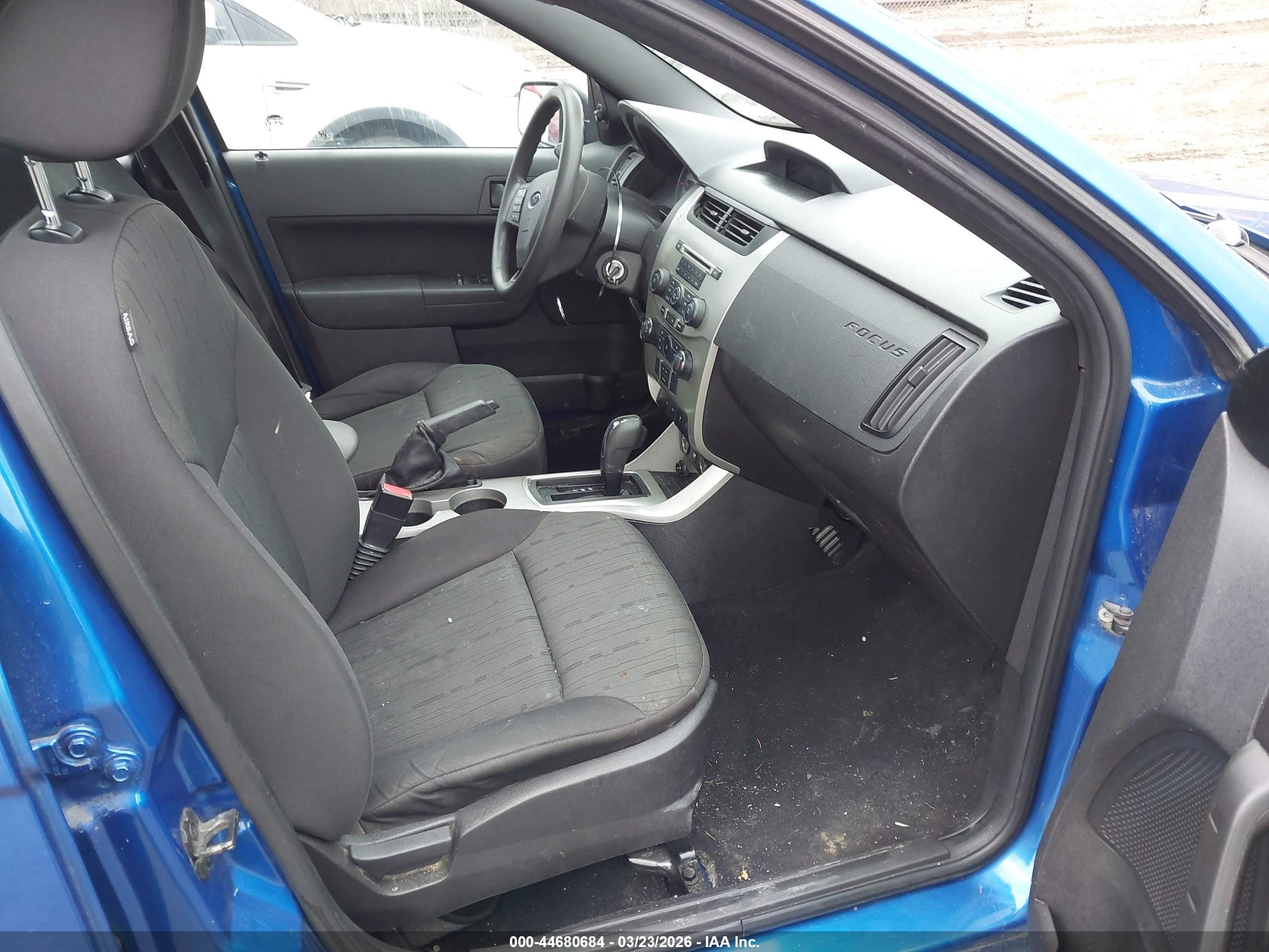 2011 Ford Focus Se Blue vin: 1FAHP3FN2BW144643