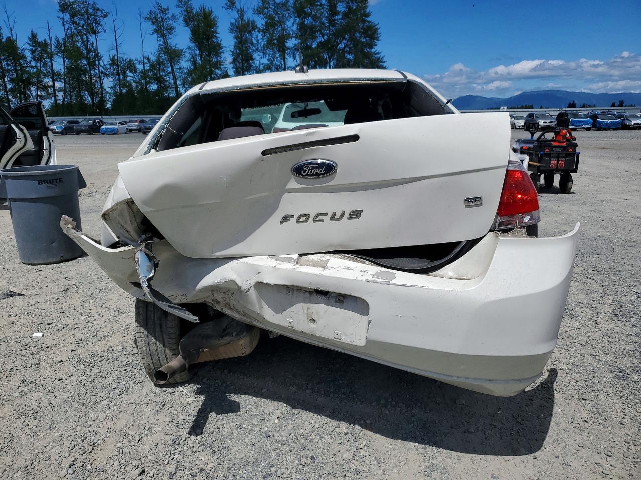 2011 Ford Focus Se White vin: 1FAHP3FN2BW152810