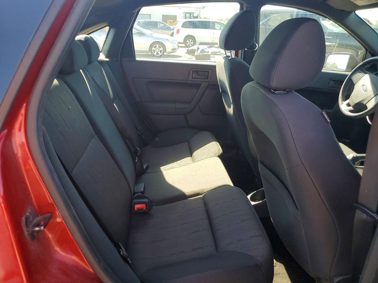 2011 Ford Focus Se Red vin: 1FAHP3FN2BW160678