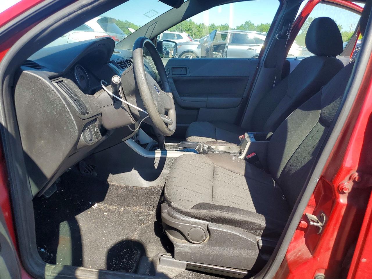 2011 Ford Focus Se Red vin: 1FAHP3FN2BW160678