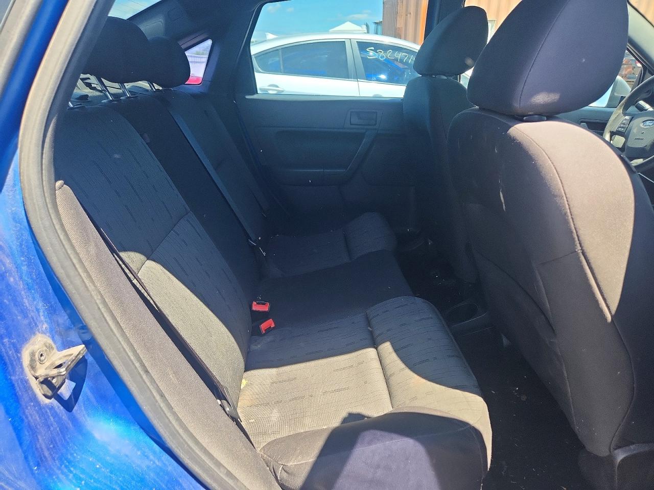 2011 Ford Focus Se Blue vin: 1FAHP3FN2BW175701