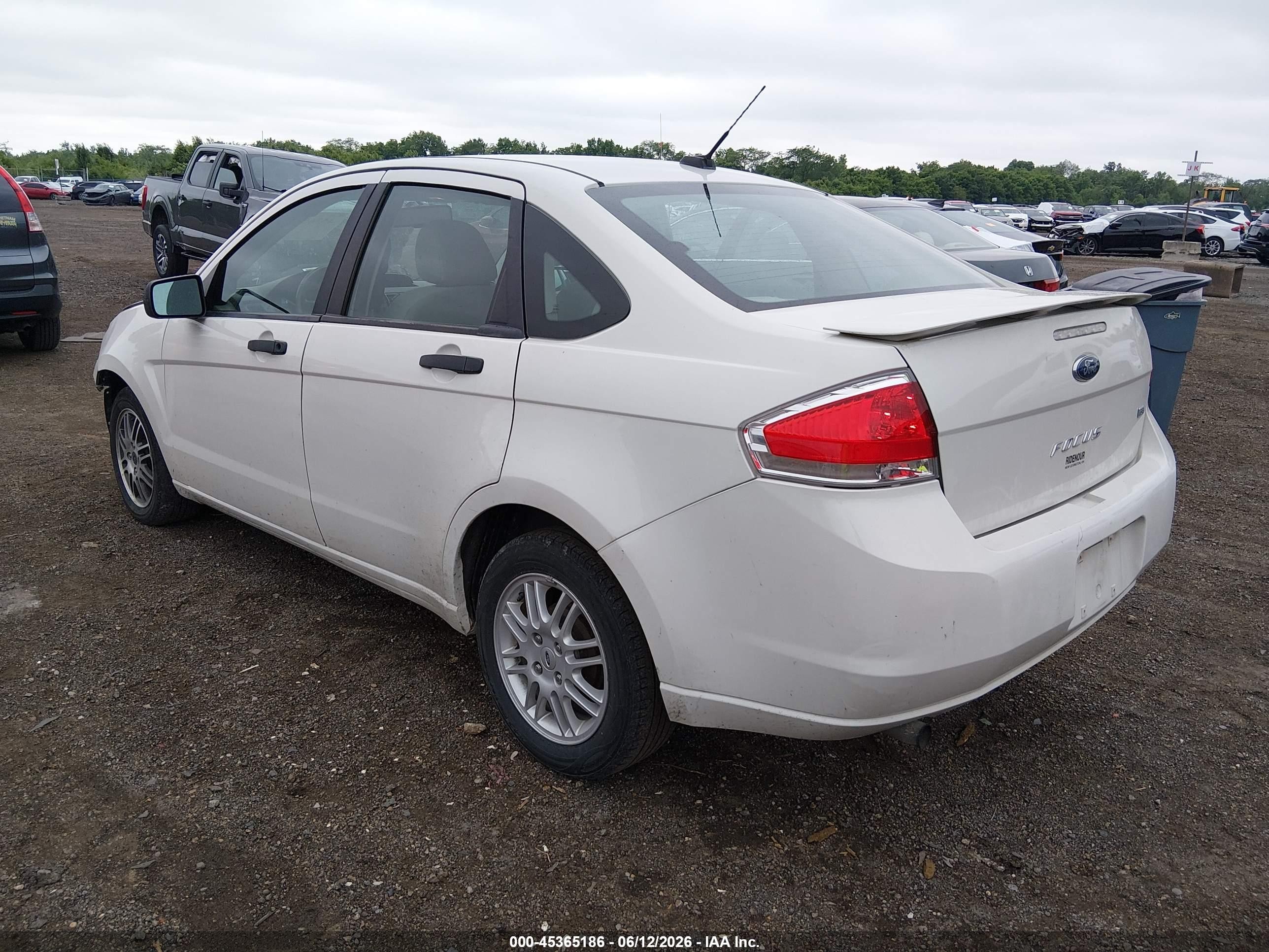 2011 Ford Focus Se White vin: 1FAHP3FN2BW195396