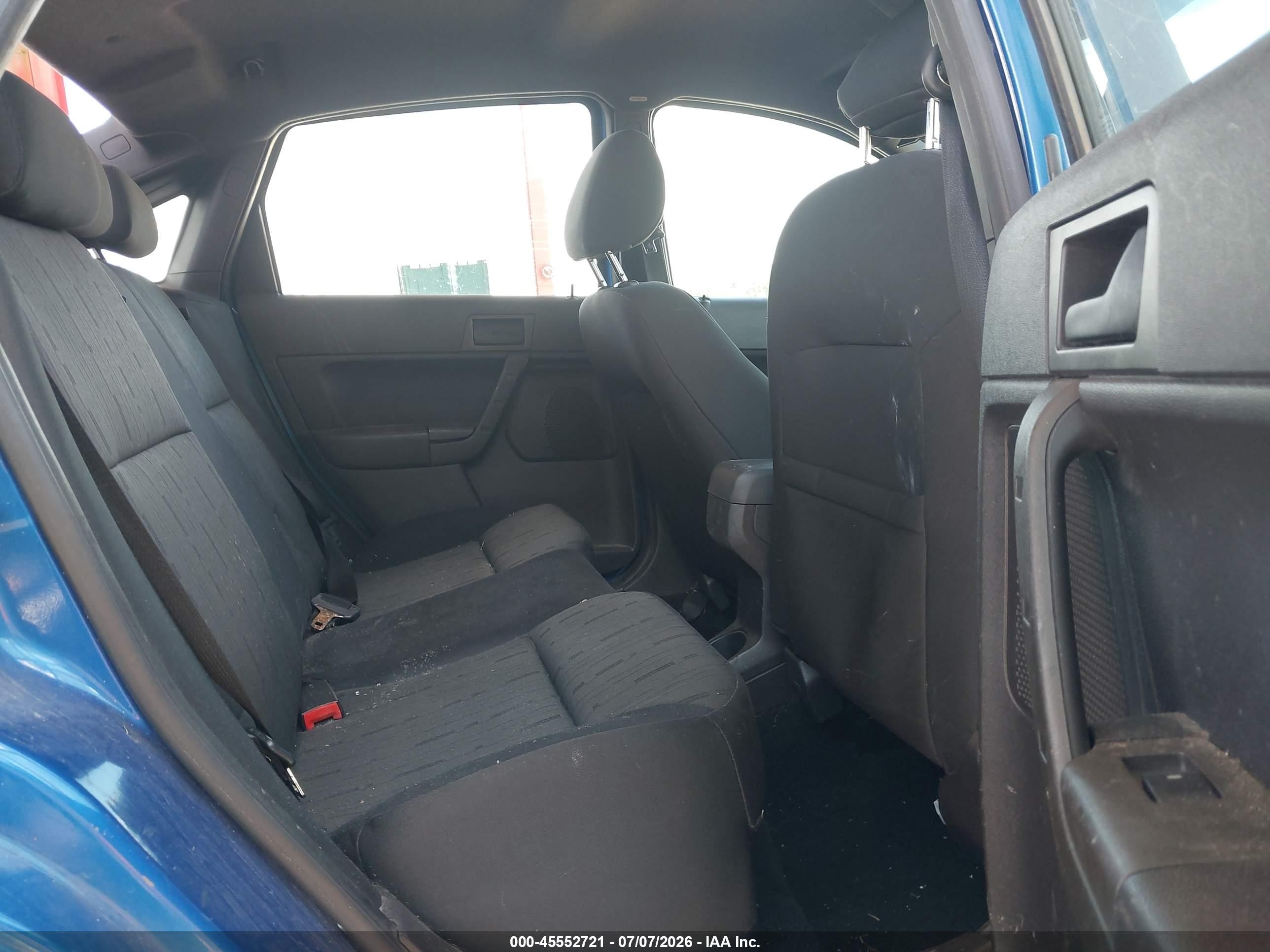 2010 Ford Focus Se Blue vin: 1FAHP3FN3AW111519