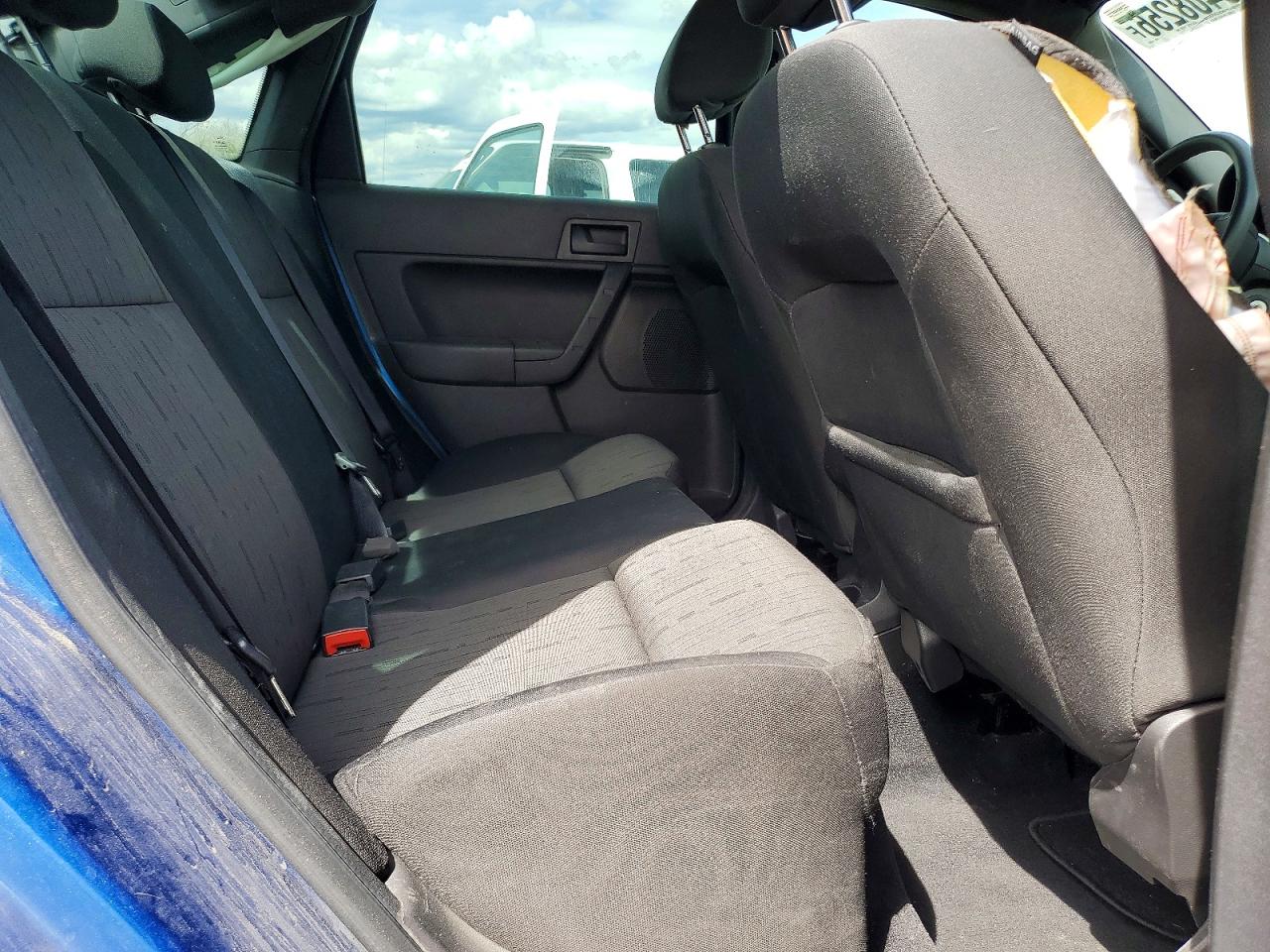 2010 Ford Focus Se Blue vin: 1FAHP3FN3AW115263