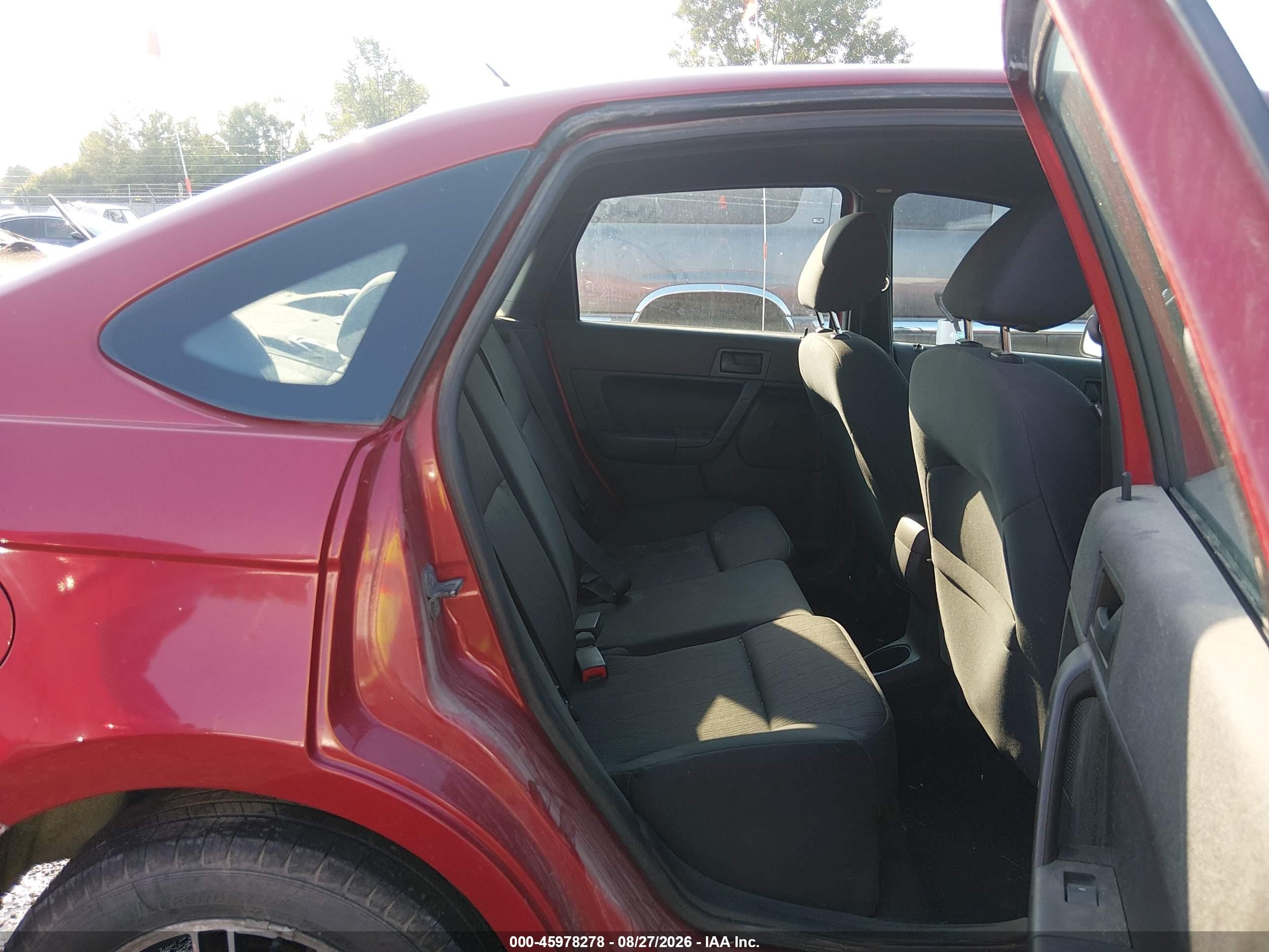 2010 Ford Focus Se Red vin: 1FAHP3FN3AW116364