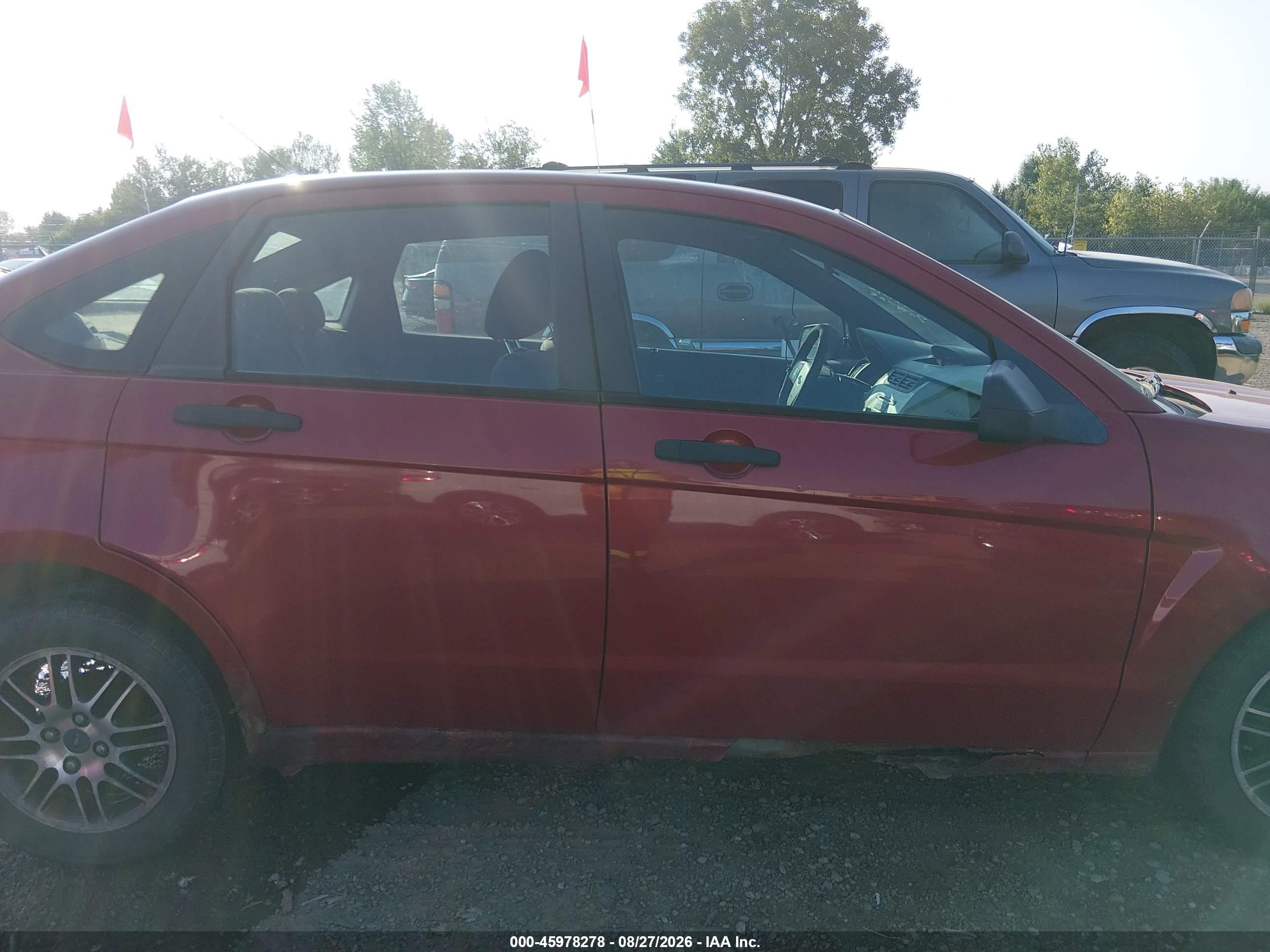 2010 Ford Focus Se Red vin: 1FAHP3FN3AW116364