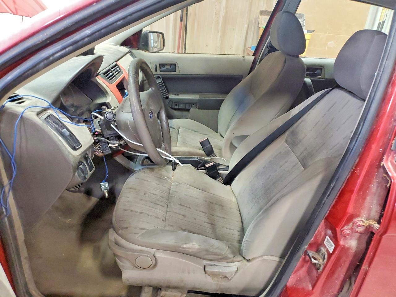 2007 Ford Focus Red vin: 1FAHP3FN3AW161014