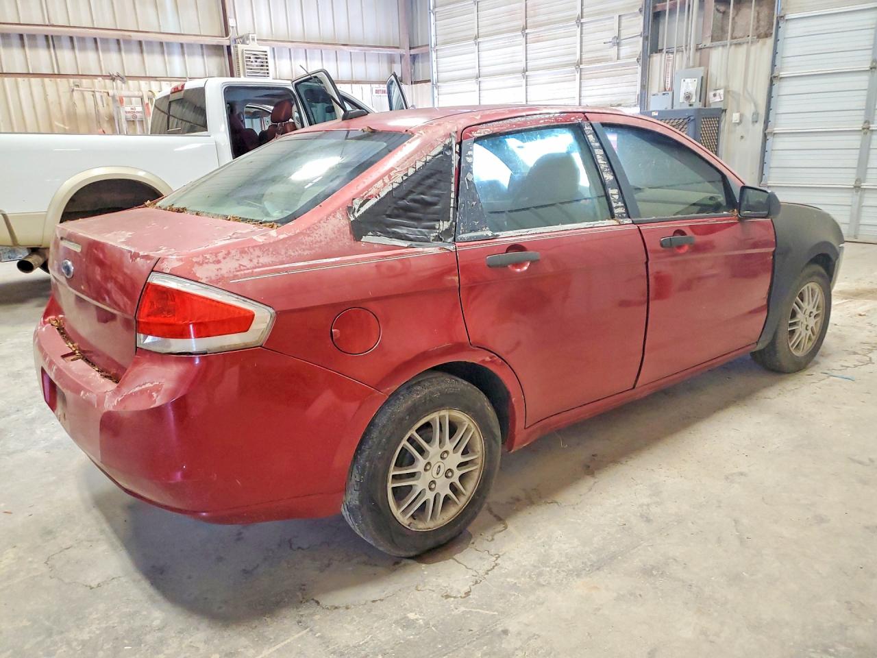2007 Ford Focus Red vin: 1FAHP3FN3AW161014
