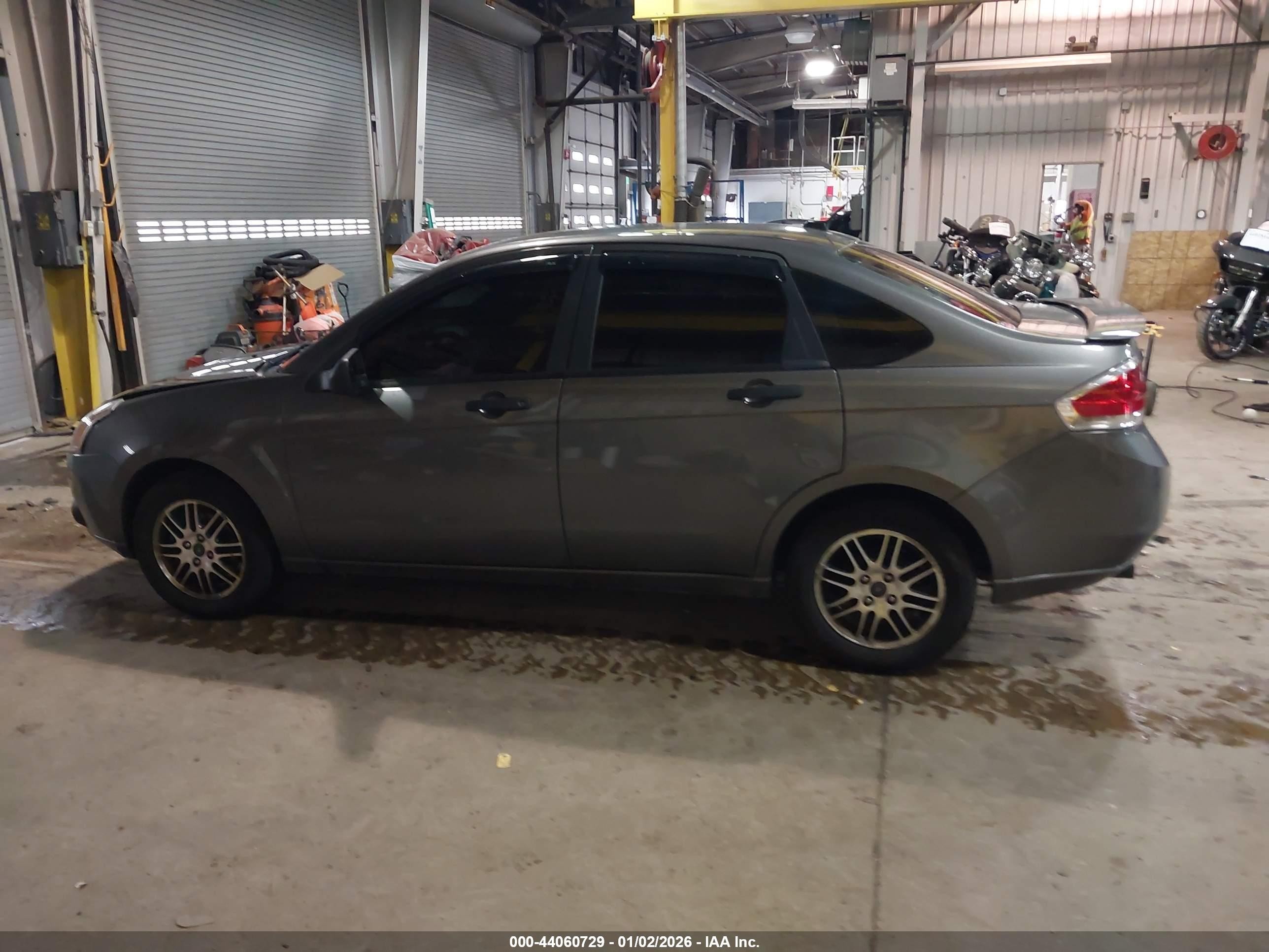 2010 Ford Focus Se Gray vin: 1FAHP3FN3AW185121