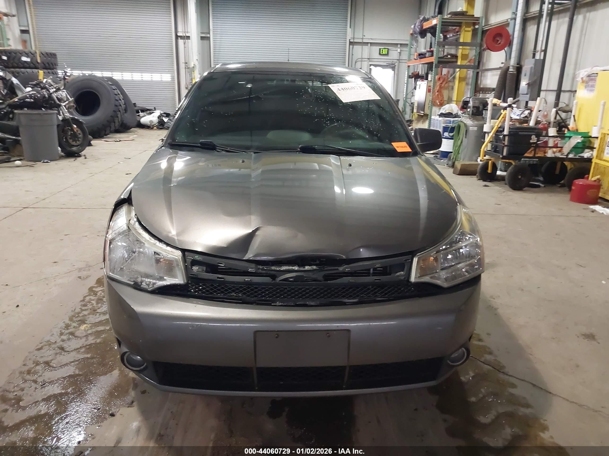 2010 Ford Focus Se Gray vin: 1FAHP3FN3AW185121