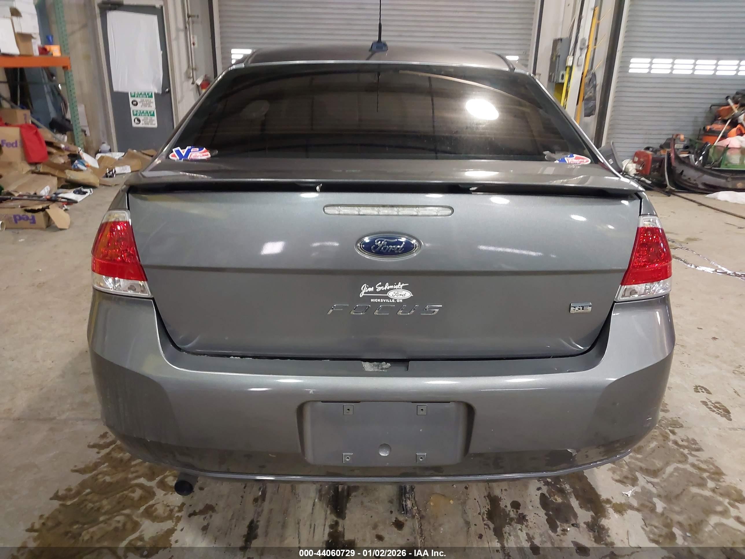2010 Ford Focus Se Gray vin: 1FAHP3FN3AW185121