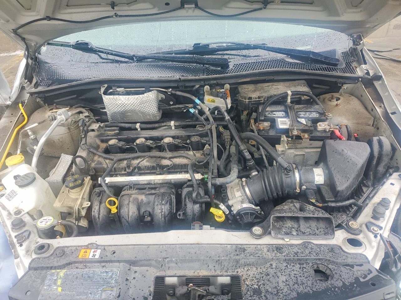 2010 Ford Focus Se Silver vin: 1FAHP3FN3AW198287