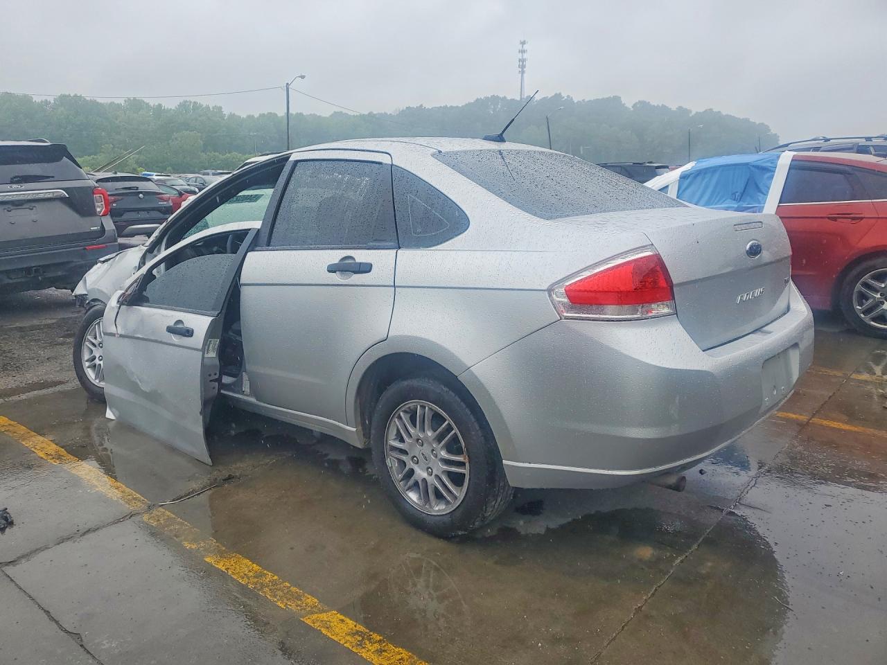2010 Ford Focus Se Silver vin: 1FAHP3FN3AW198287