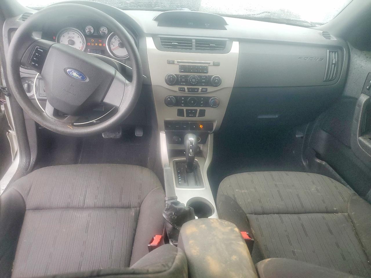 2010 Ford Focus Se Silver vin: 1FAHP3FN3AW198287