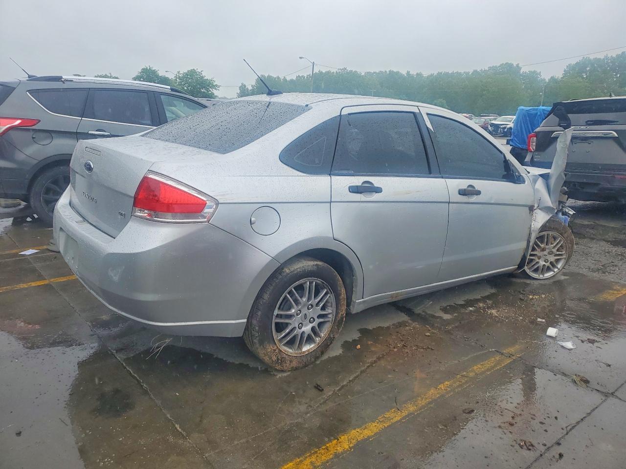 2010 Ford Focus Se Silver vin: 1FAHP3FN3AW198287