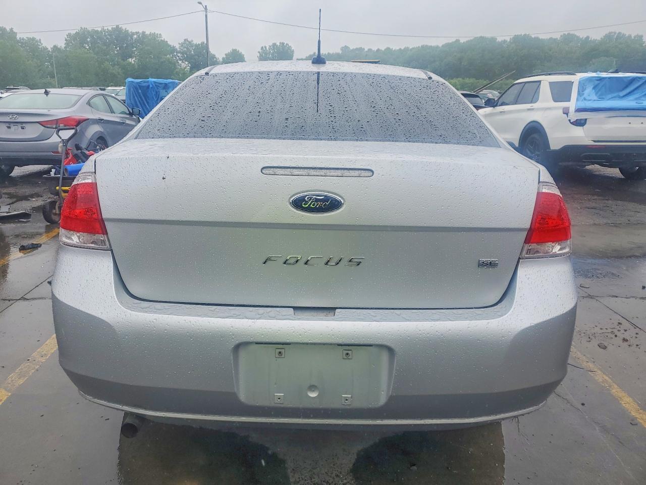 2010 Ford Focus Se Silver vin: 1FAHP3FN3AW198287