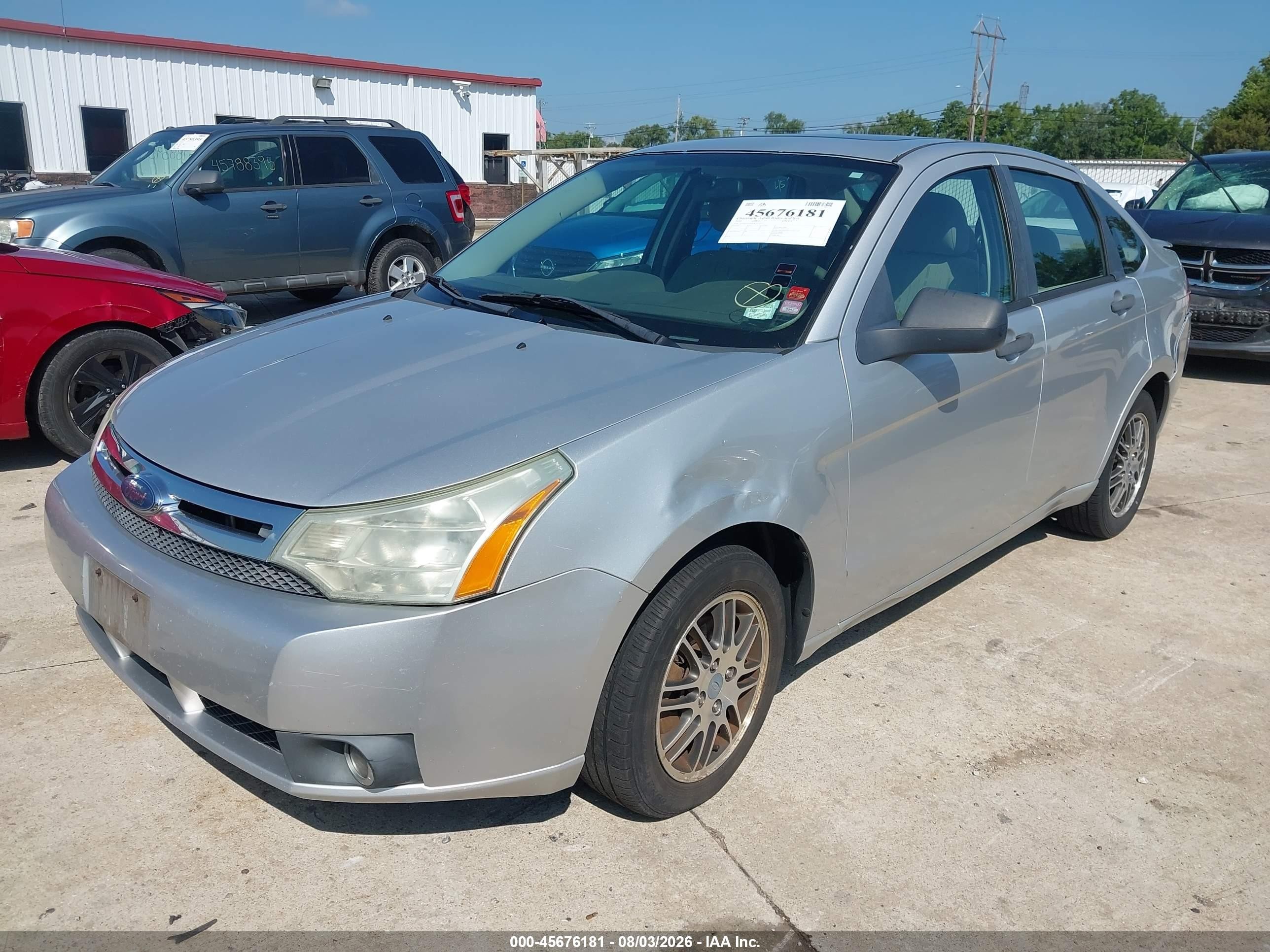 2010 Ford Focus Se Silver vin: 1FAHP3FN3AW231143