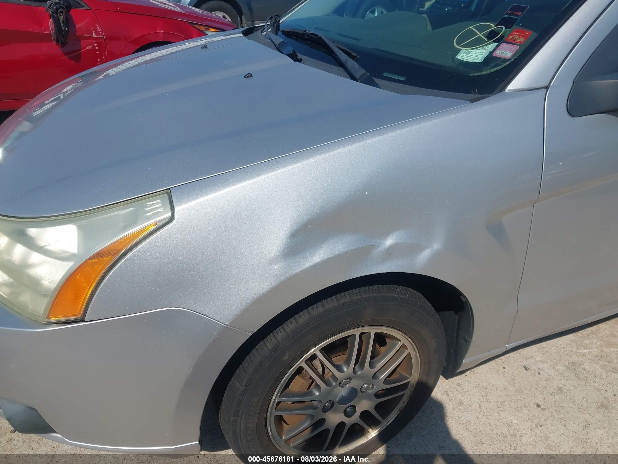 2010 Ford Focus Se Silver vin: 1FAHP3FN3AW231143