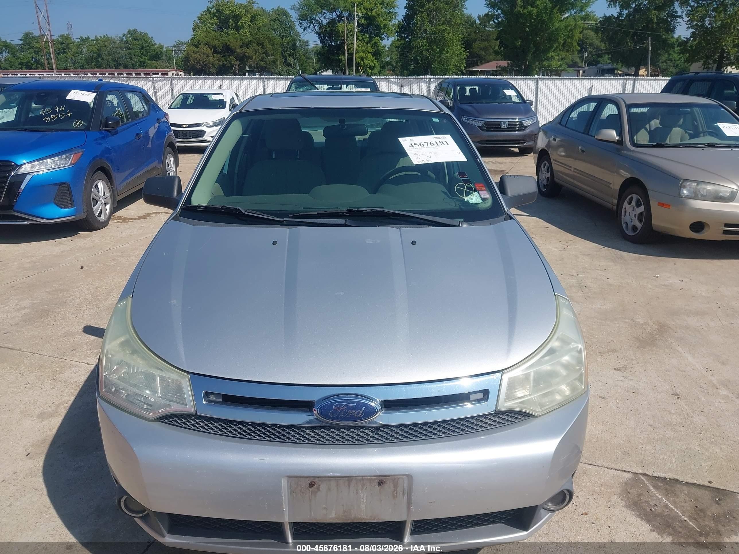 2010 Ford Focus Se Silver vin: 1FAHP3FN3AW231143
