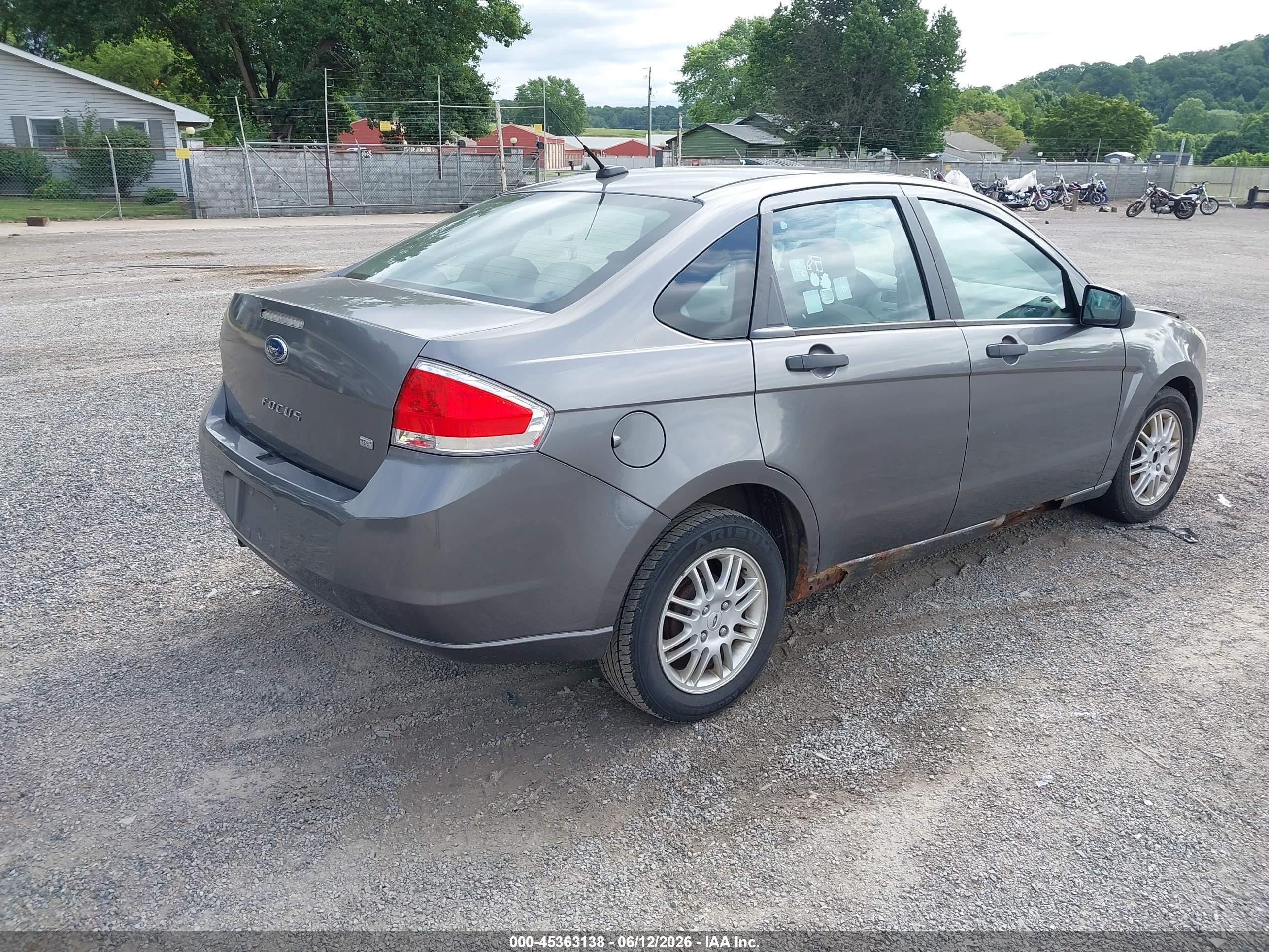 2010 Ford Focus Se Gray vin: 1FAHP3FN3AW239694