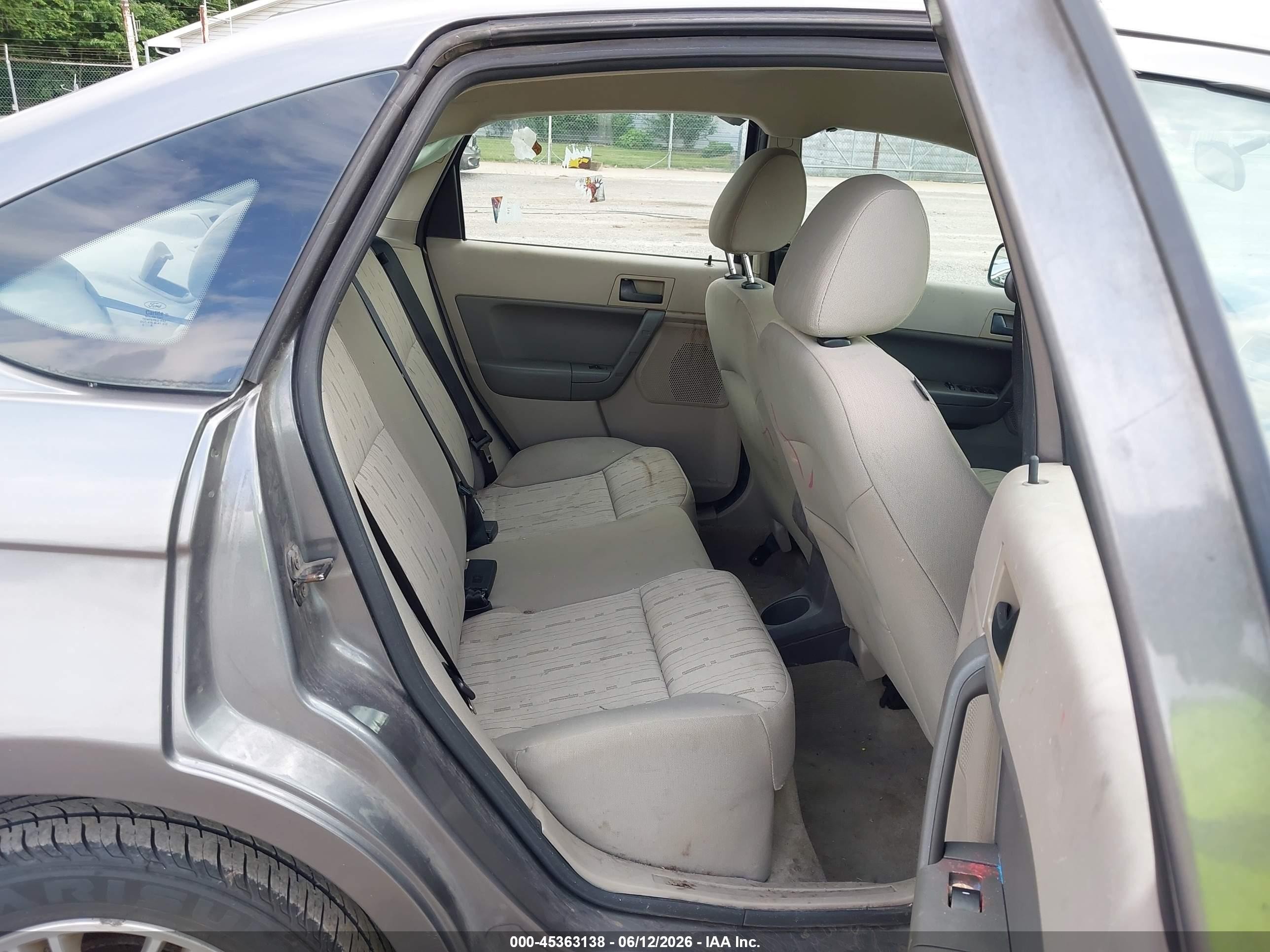 2010 Ford Focus Se Gray vin: 1FAHP3FN3AW239694