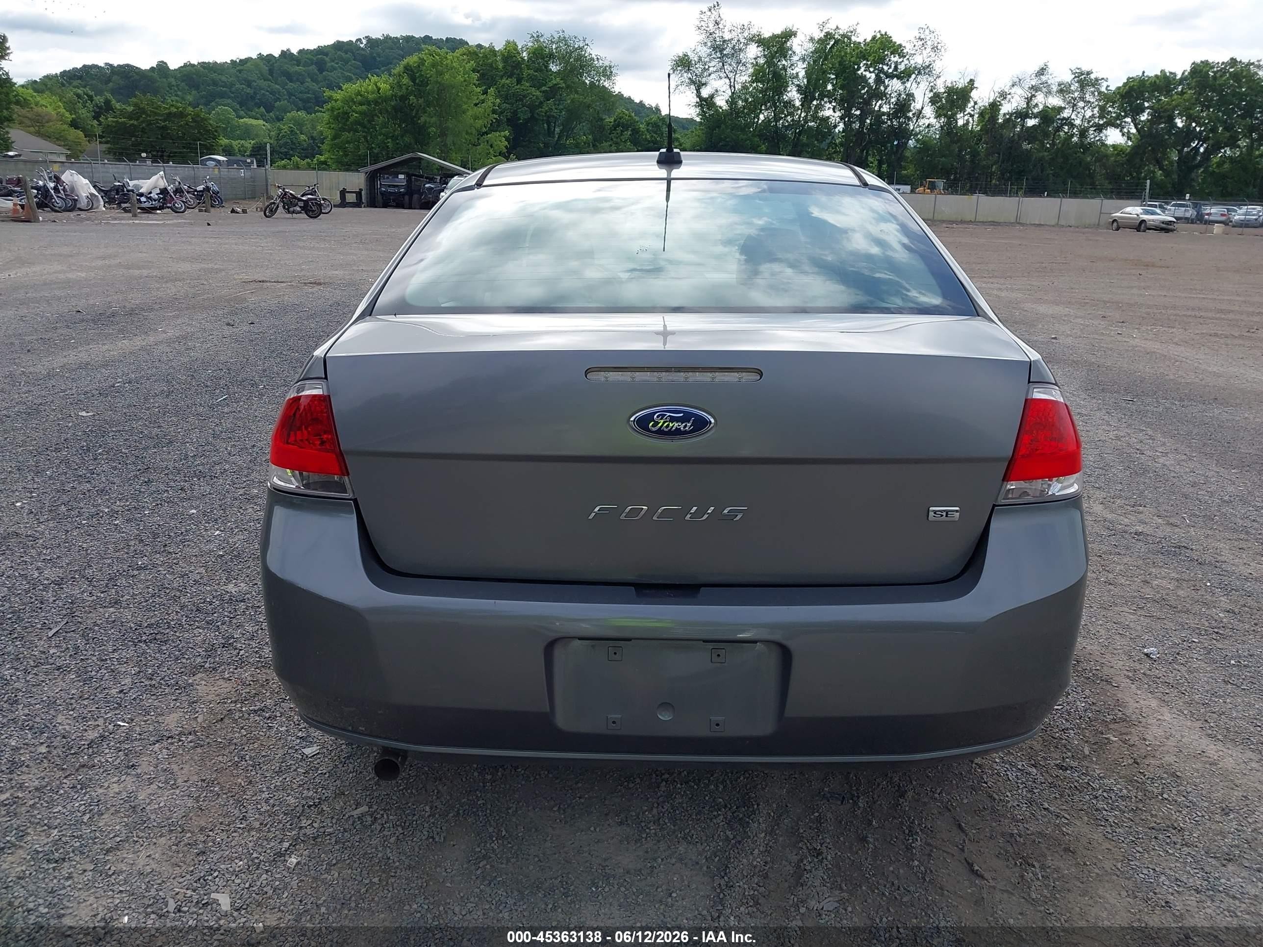 2010 Ford Focus Se Gray vin: 1FAHP3FN3AW239694