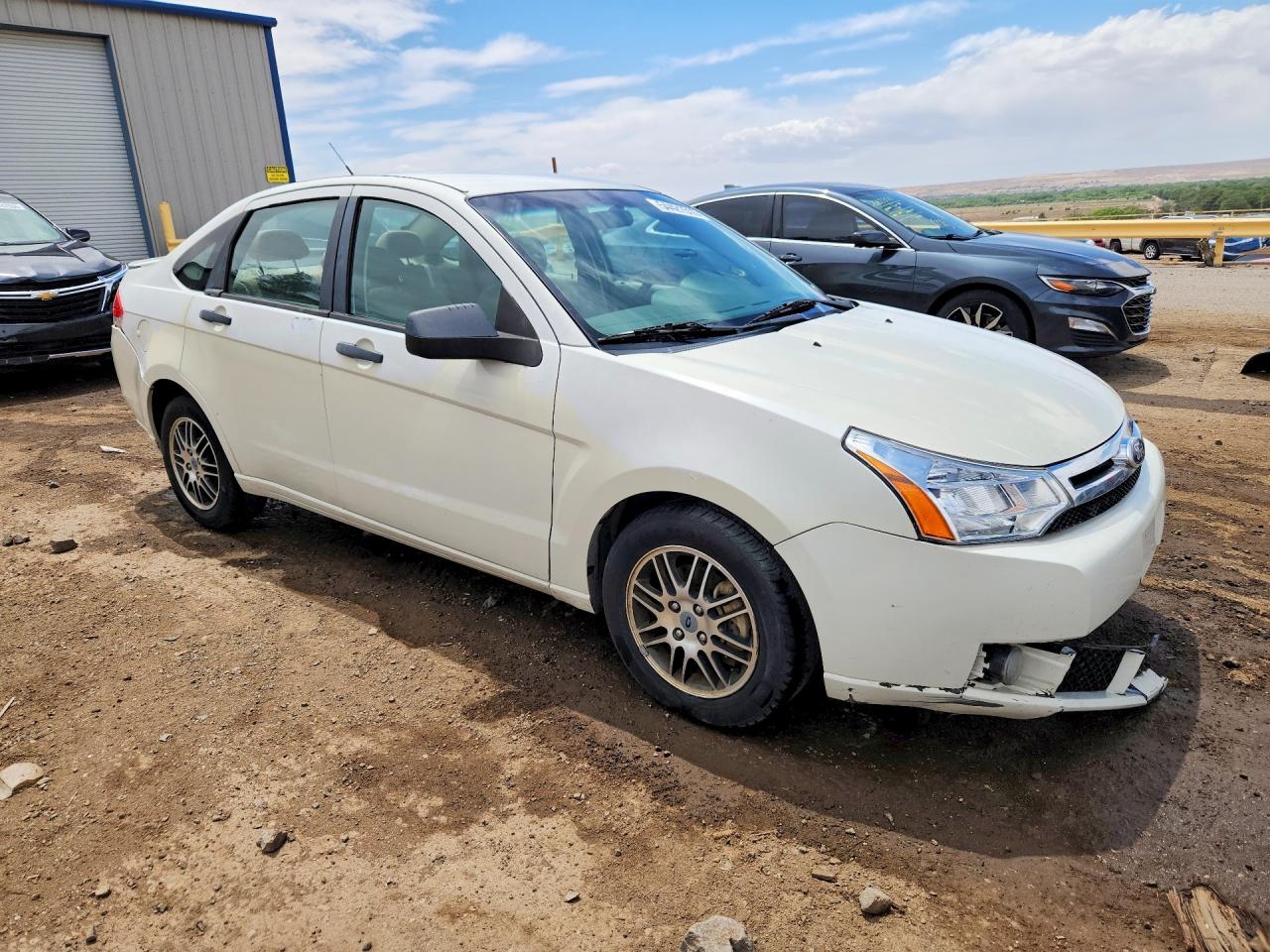 2010 Ford Focus Se White vin: 1FAHP3FN3AW258780