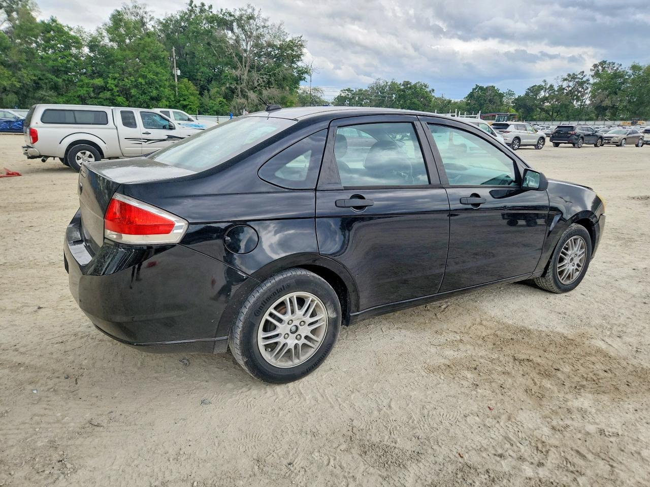 2010 Ford Focus Se Черный vin: 1FAHP3FN3AW267236