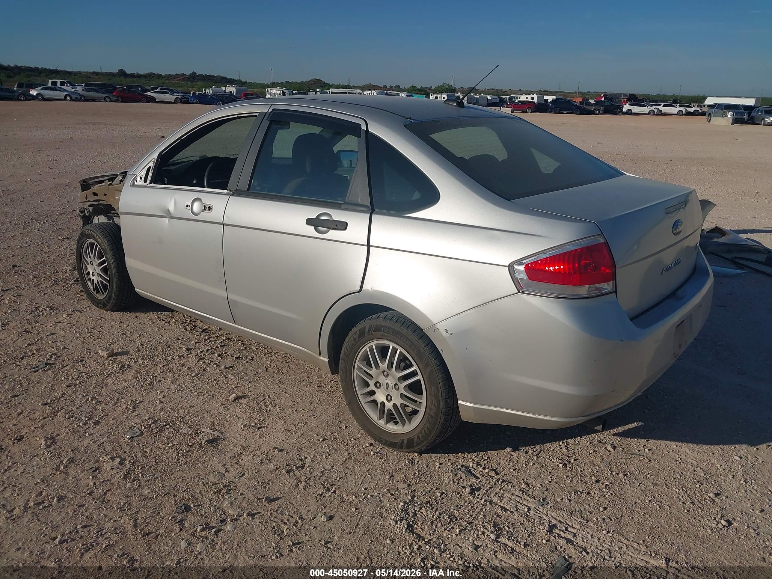 2010 Ford Focus Se Silver vin: 1FAHP3FN3AW281945