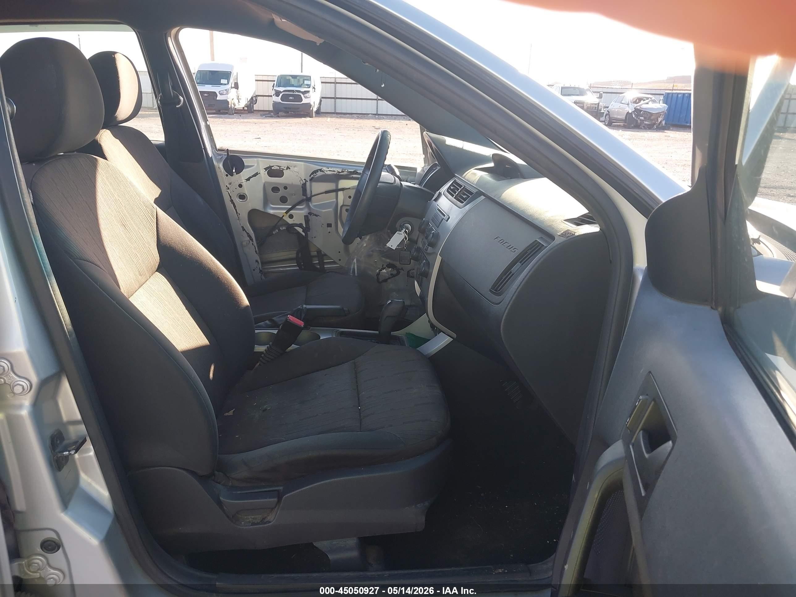 2010 Ford Focus Se Silver vin: 1FAHP3FN3AW281945