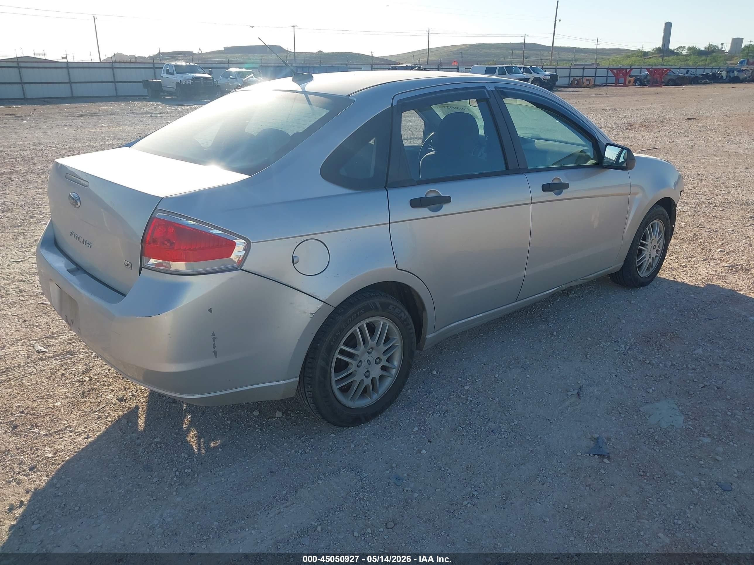 2010 Ford Focus Se Silver vin: 1FAHP3FN3AW281945